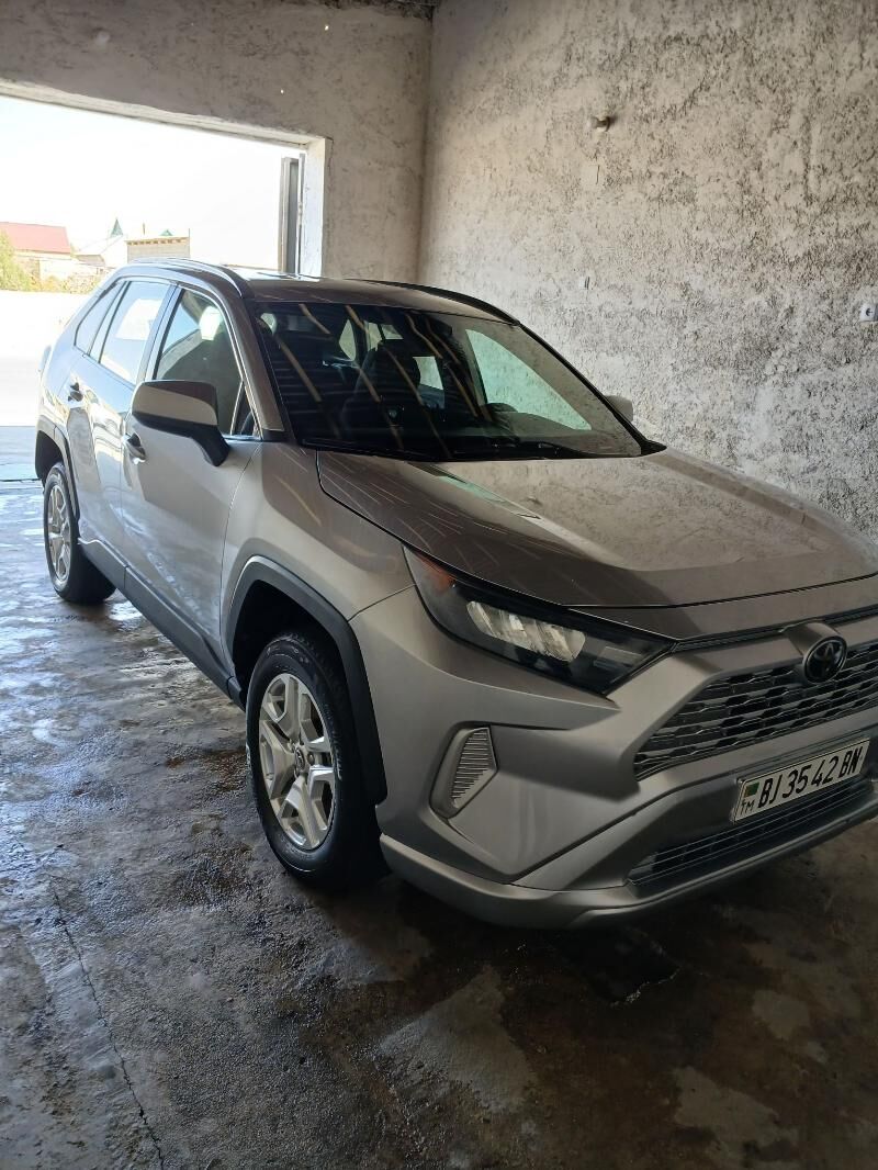 Toyota RAV4 2021 - 400 000 TMT - Берекет - img 7