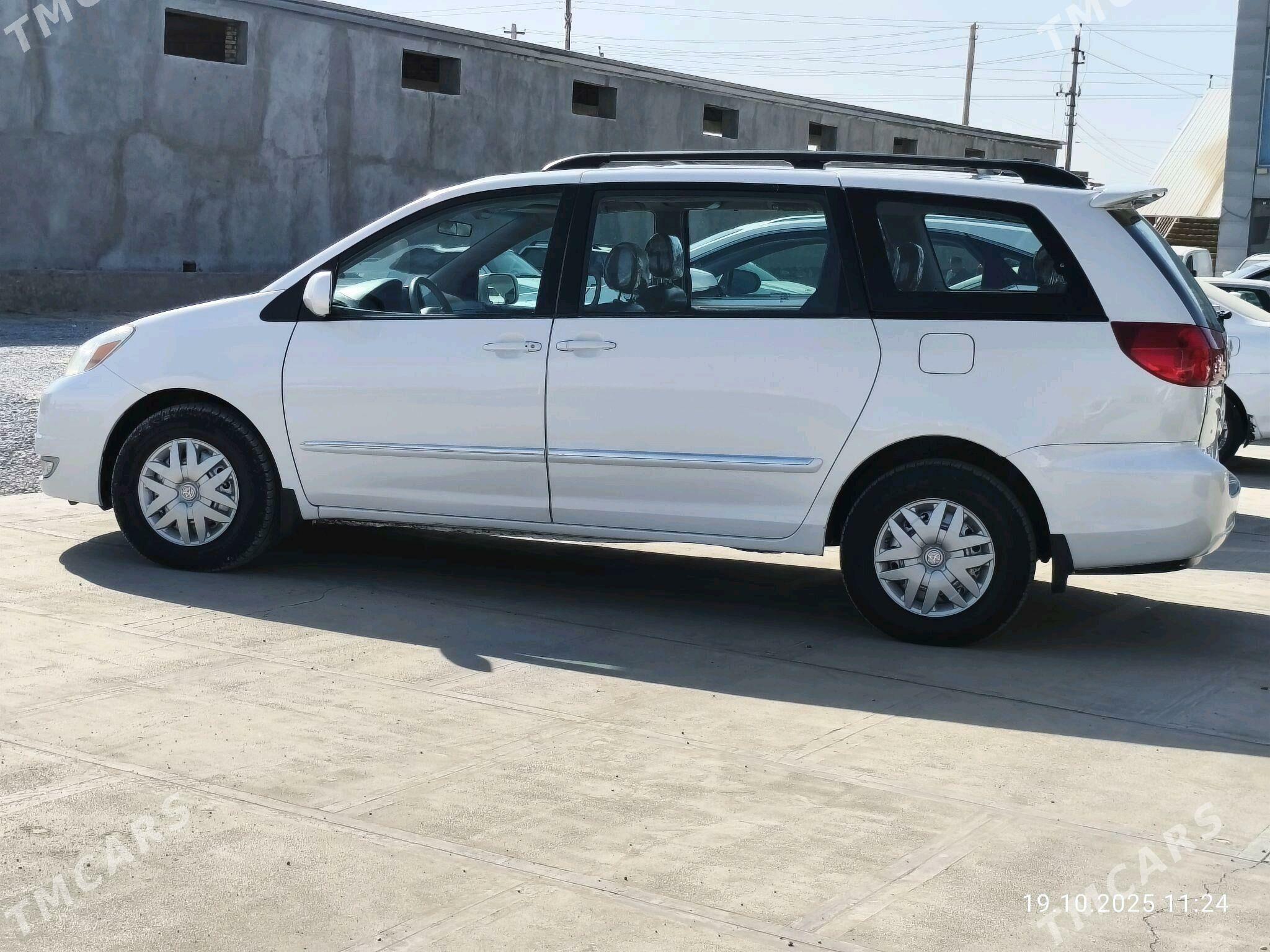 Toyota Sienna 2003 - 240 000 TMT - Мары - img 7