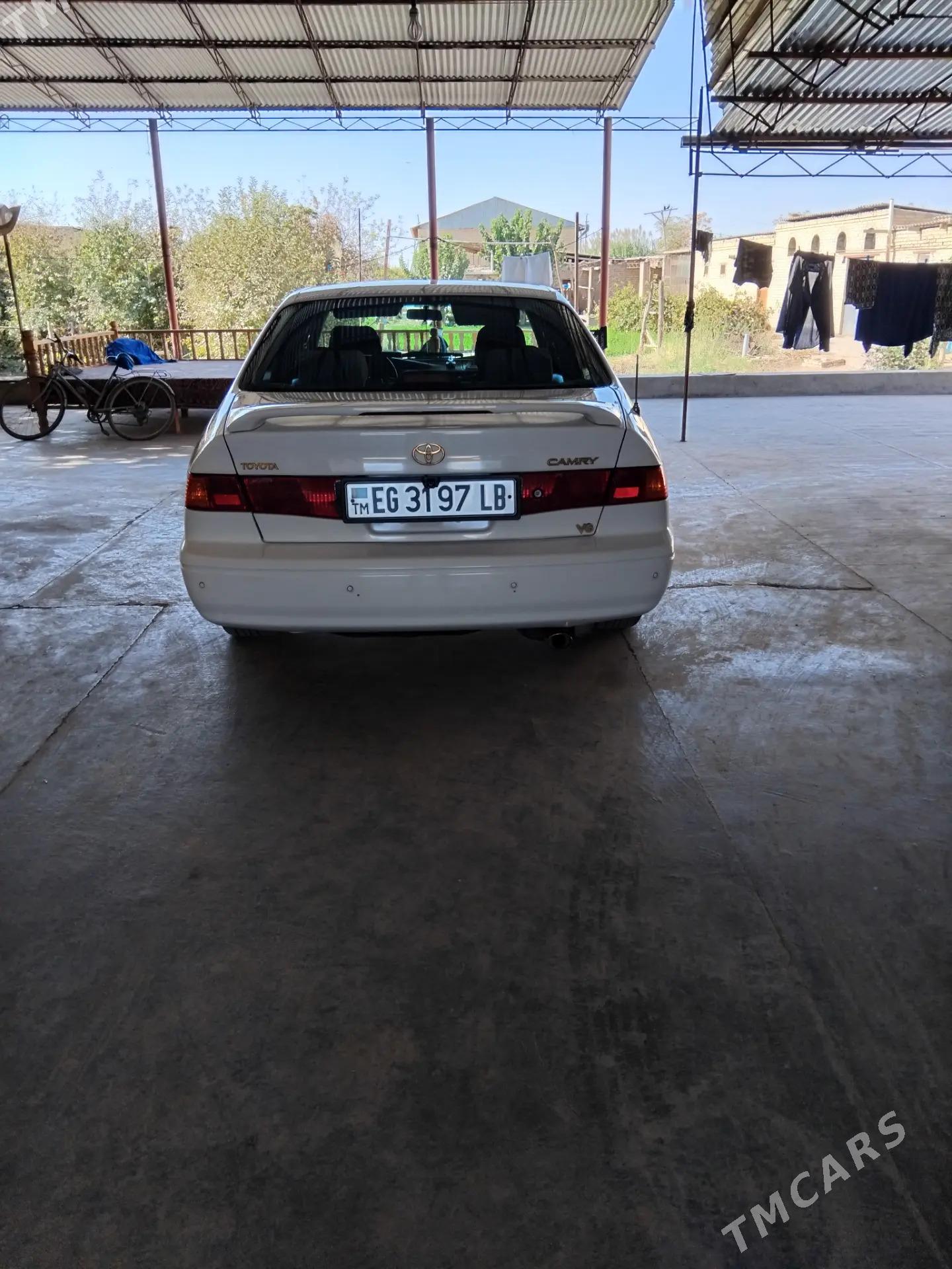 Toyota Camry 1999 - 135 000 TMT - Дянев - img 8