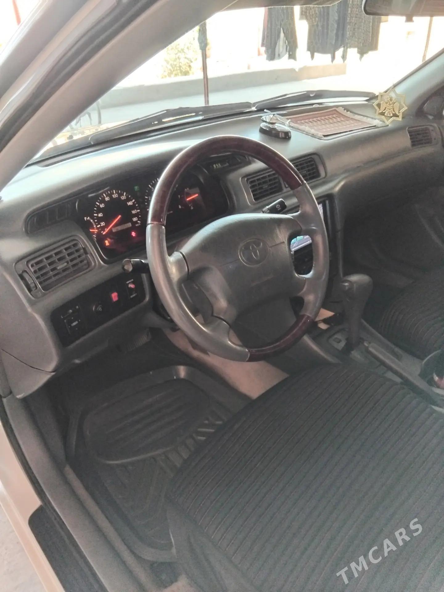 Toyota Camry 1999 - 135 000 TMT - Дянев - img 1