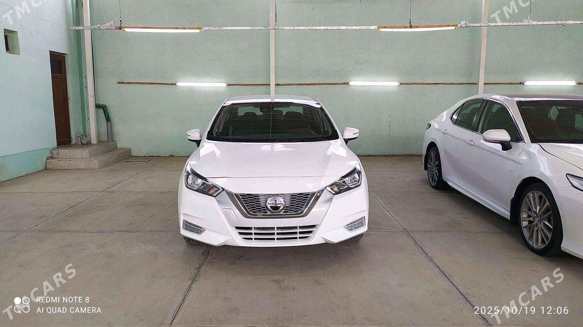 Nissan Versa 2021 - 226 550 TMT - Гарадамак - img 1