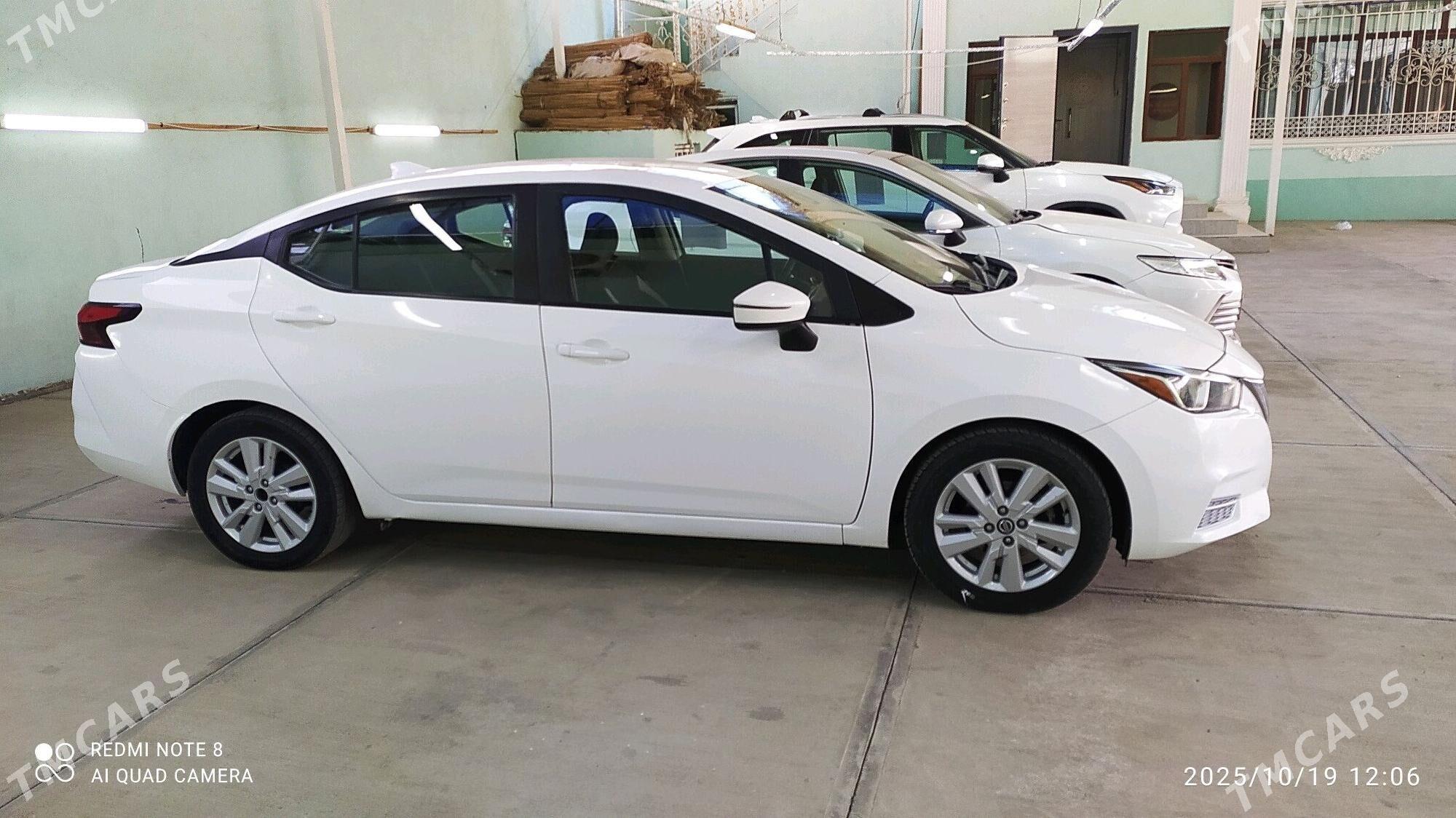 Nissan Versa 2021 - 226 550 TMT - Гарадамак - img 2