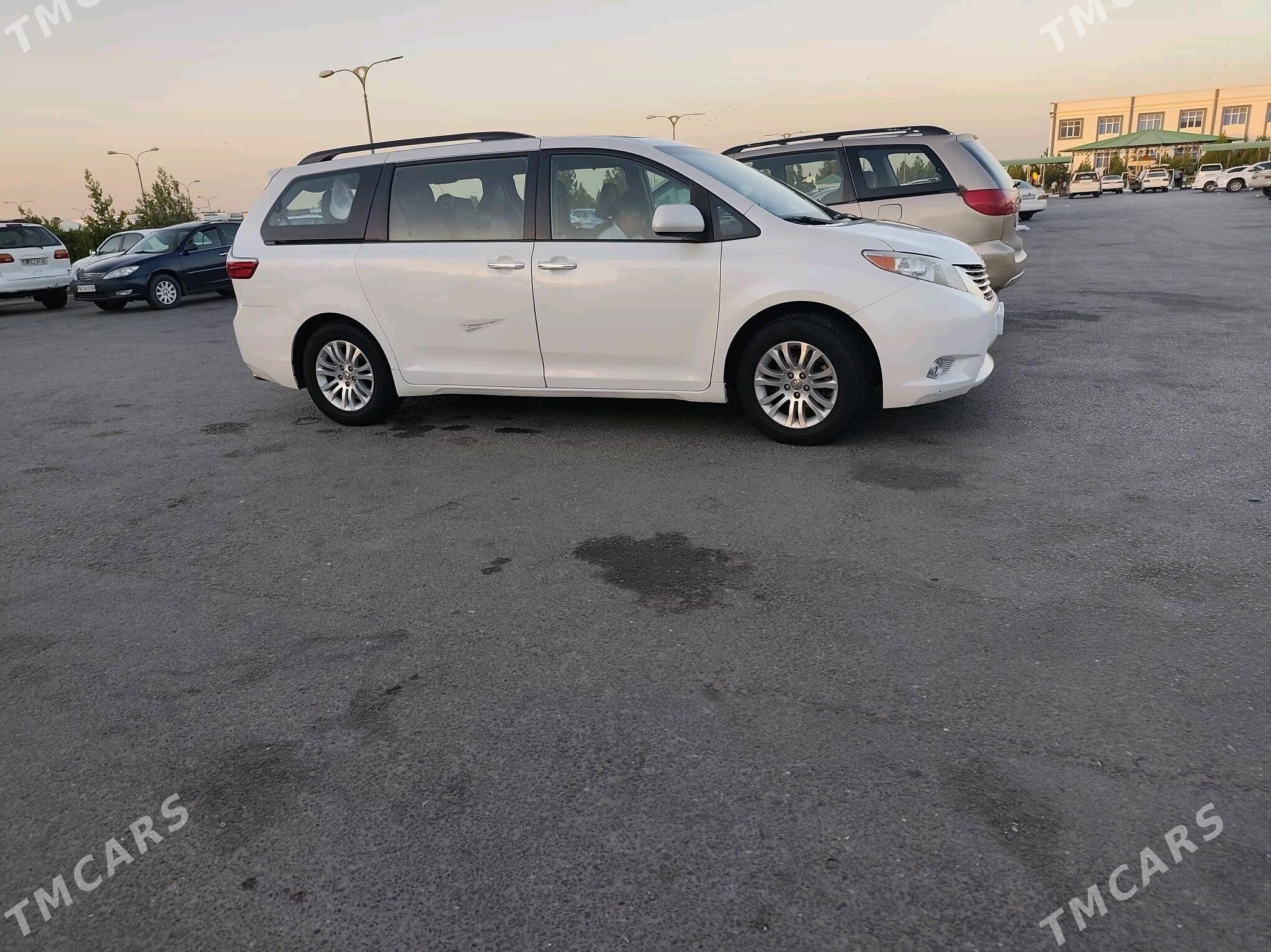 Toyota Sienna 2016 - 380 000 TMT - Туркменабат - img 4