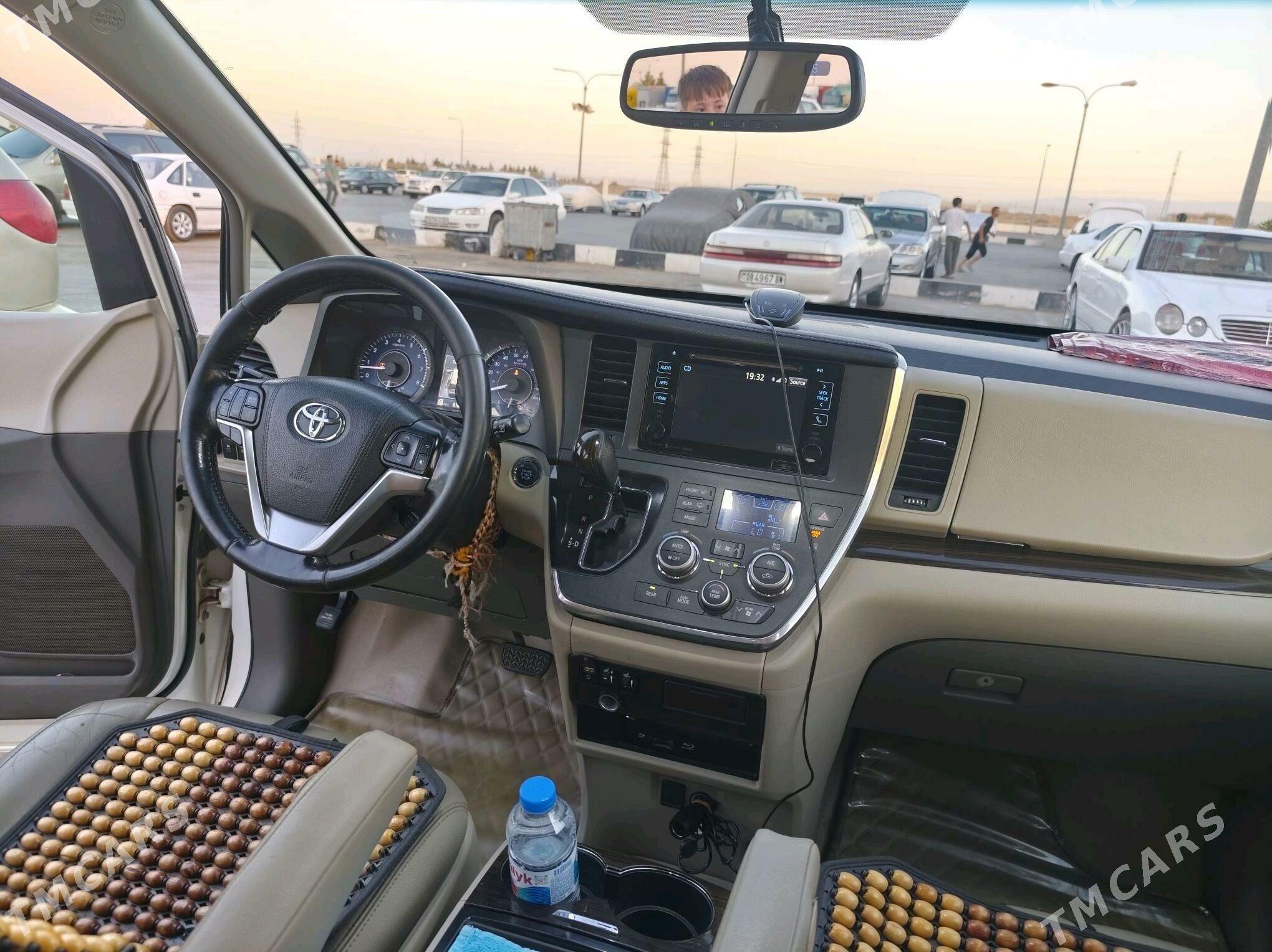 Toyota Sienna 2016 - 380 000 TMT - Туркменабат - img 5