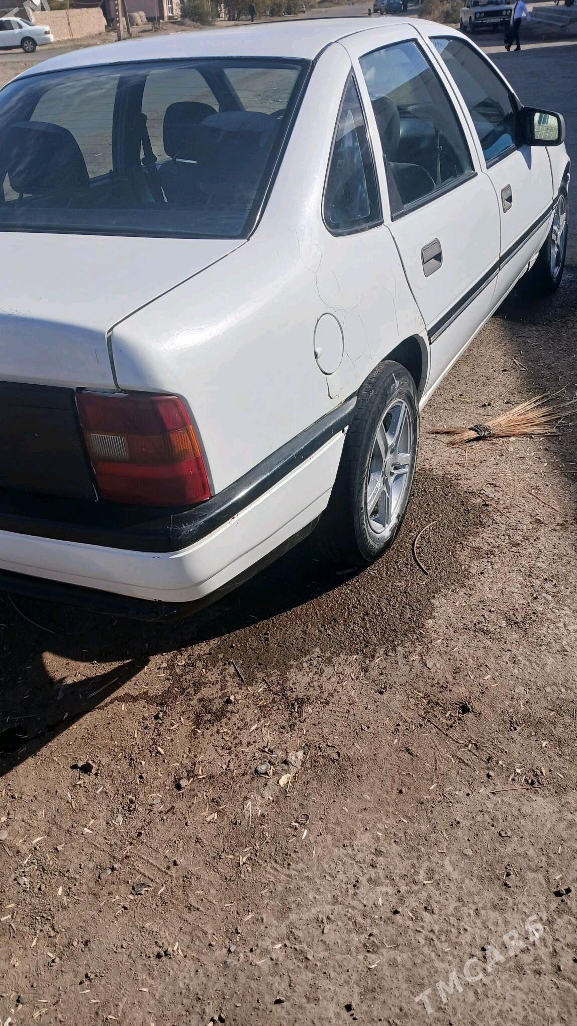 Opel Vectra 1989 - 22 000 TMT - Gubadag - img 4