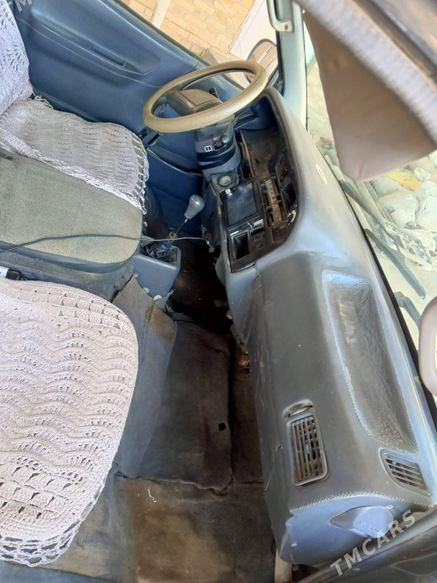 Toyota Hiace 1993 - 40 000 TMT - Мары - img 2