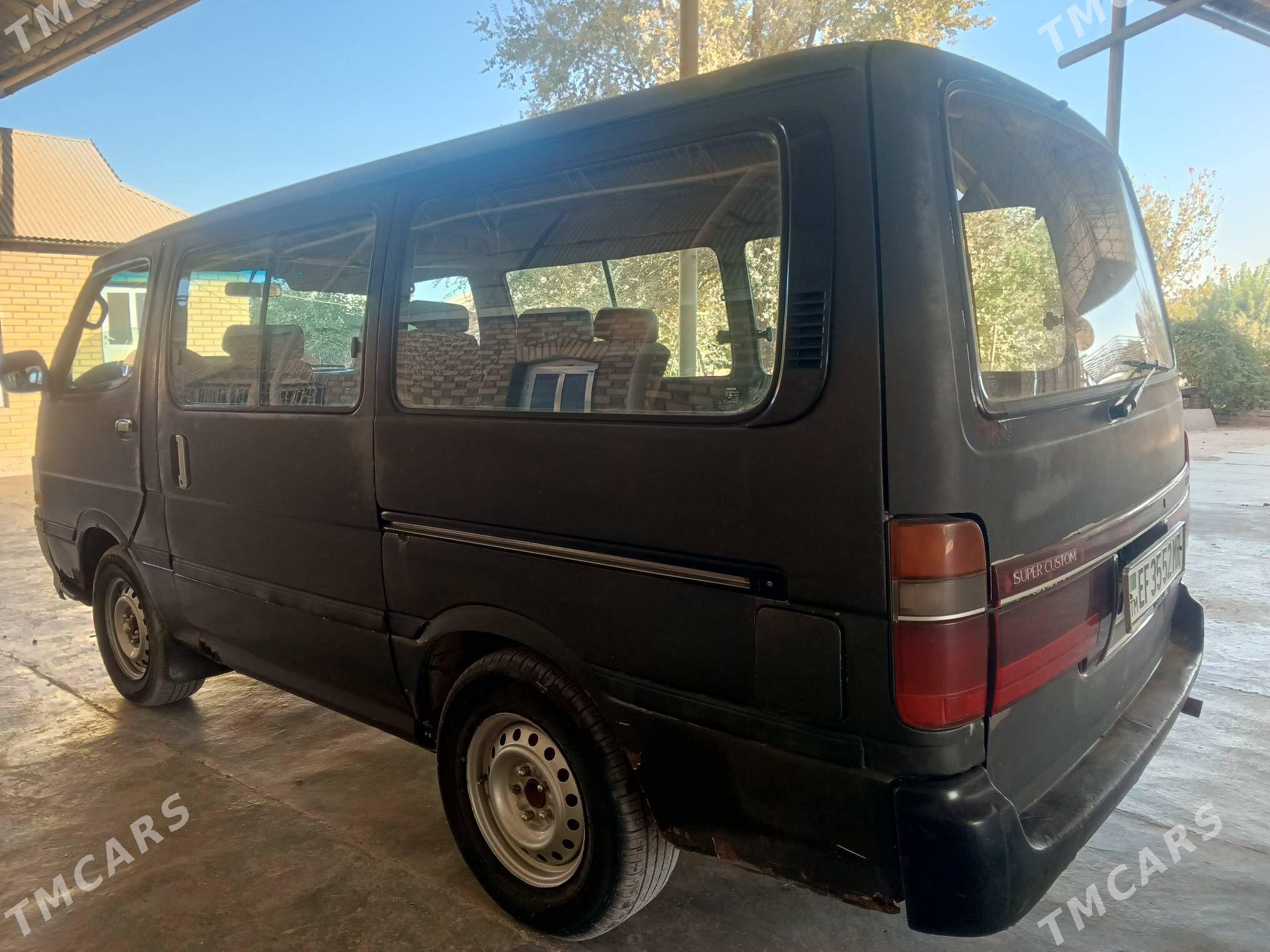 Toyota Hiace 1993 - 40 000 TMT - Мары - img 4