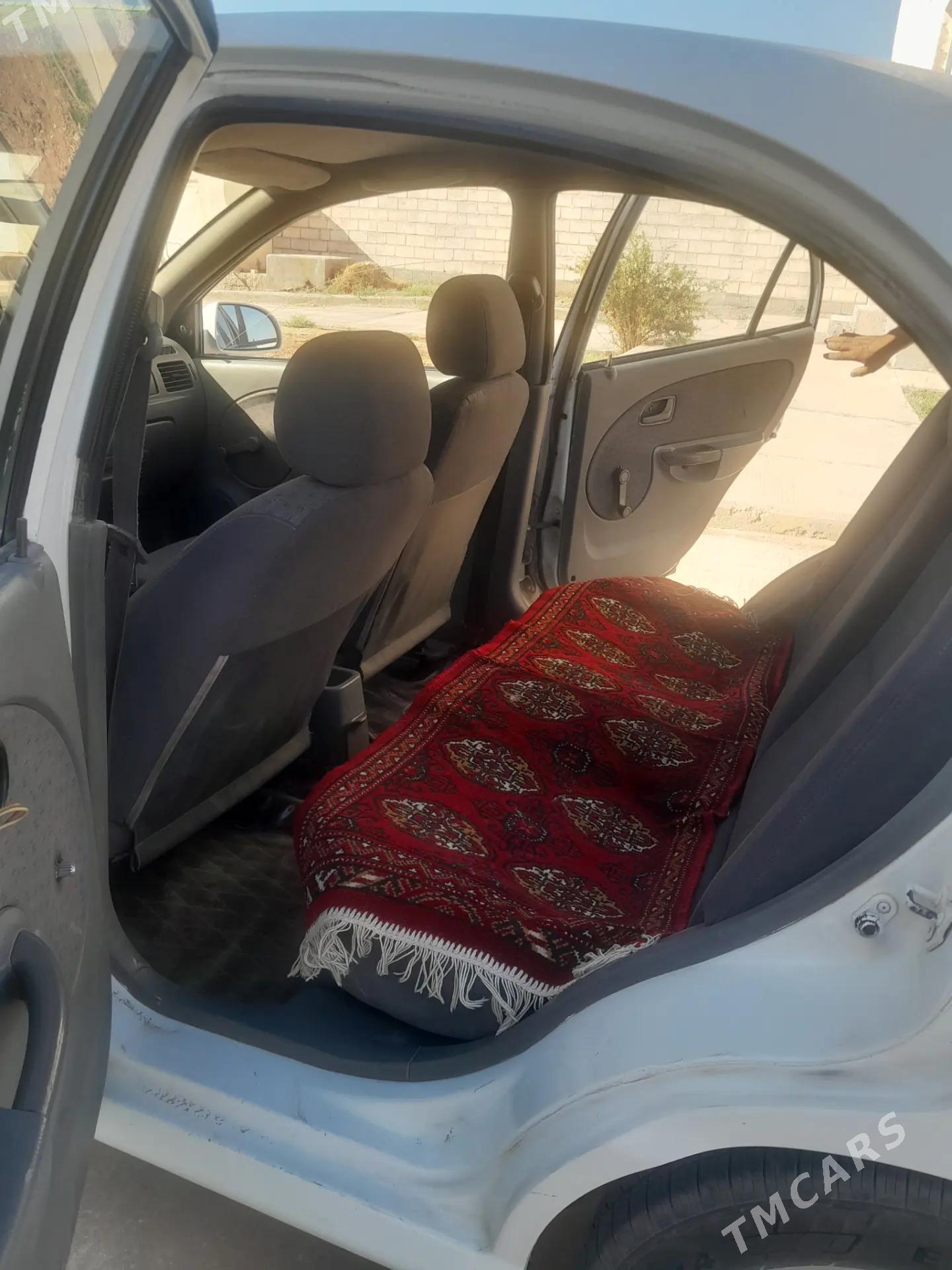 Kia Rio 2004 - 46 000 TMT - Sarahs - img 8