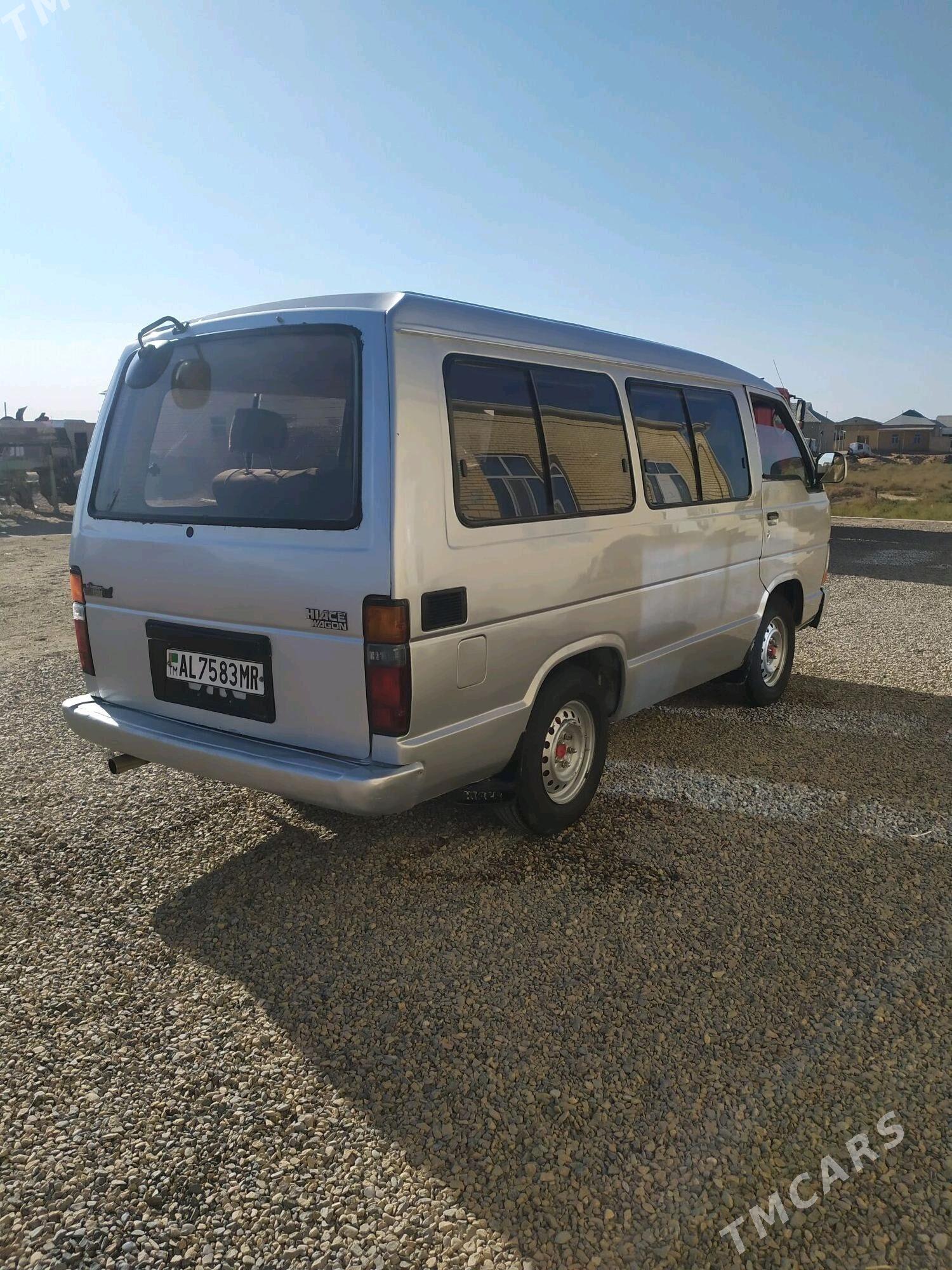 Toyota Hiace 1989 - 55 000 TMT - Сакарчага - img 1