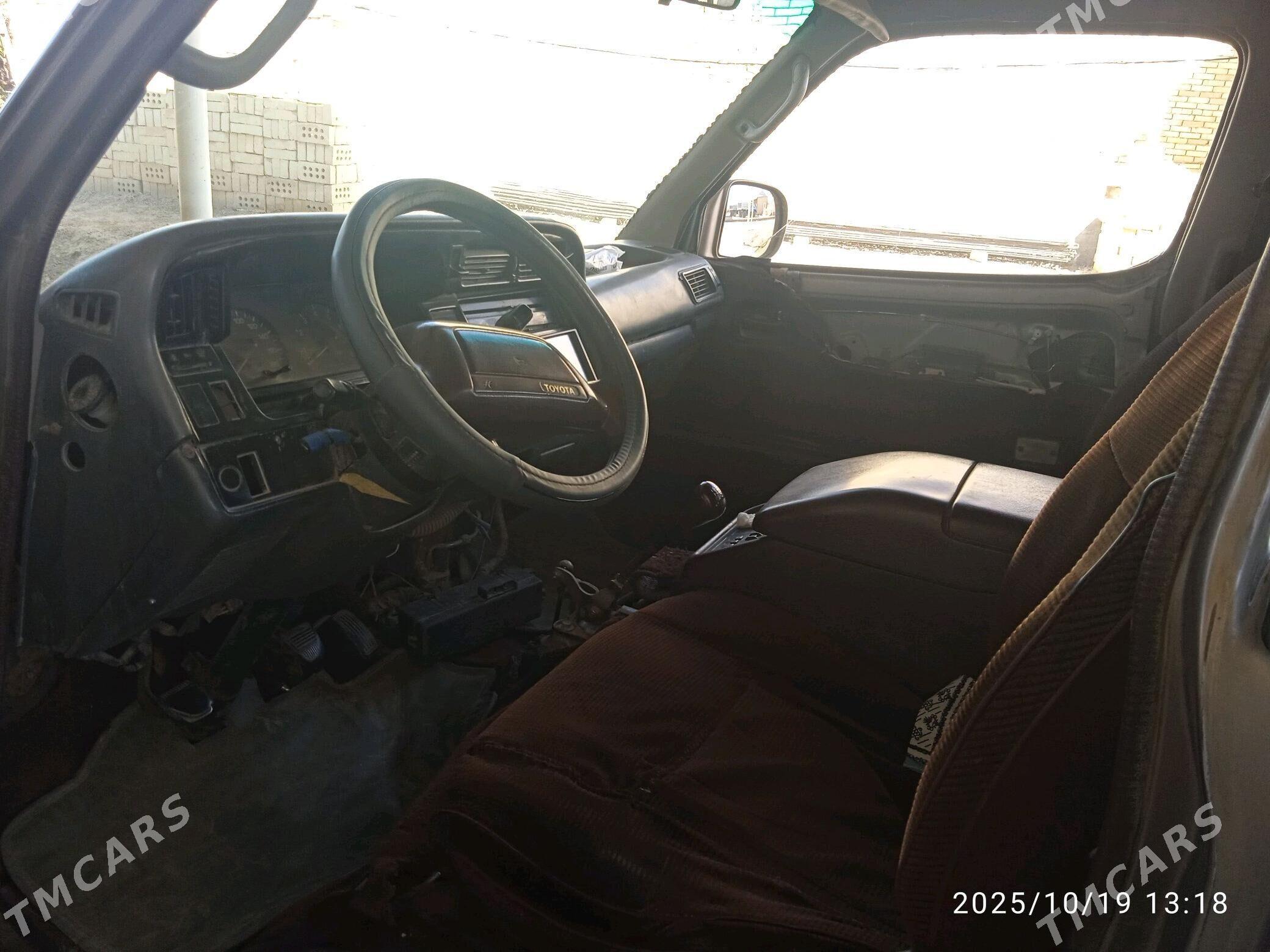 Toyota Hiace 1990 - 50 000 TMT - Мары - img 3