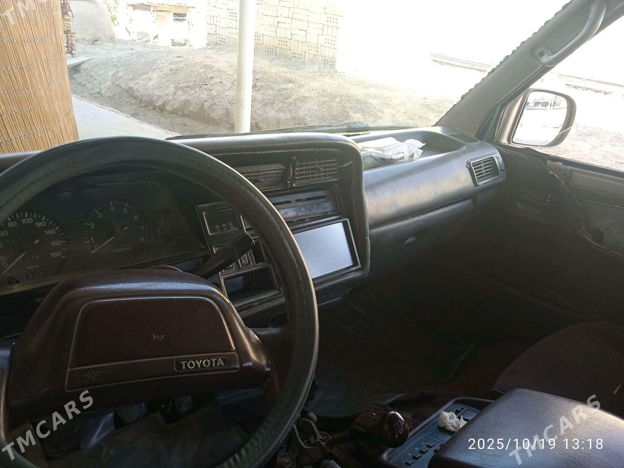 Toyota Hiace 1990 - 50 000 TMT - Мары - img 2