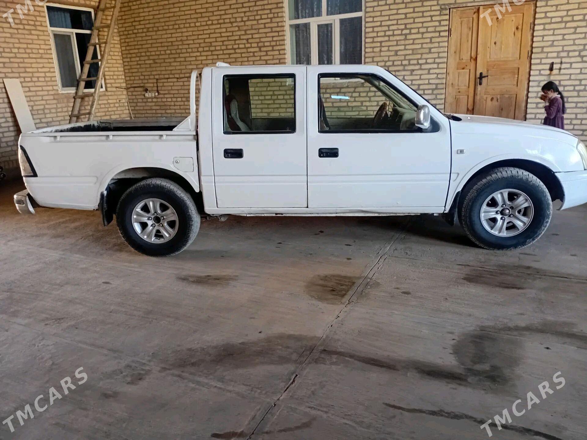 Toyota Hilux 2006 - 100 000 TMT - Чарджоу - img 3