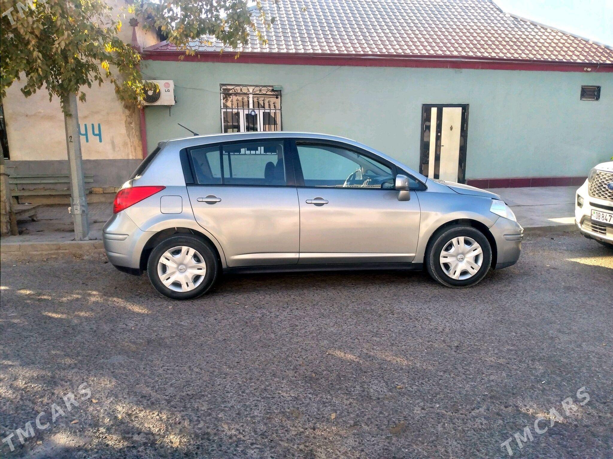 Nissan Versa 2010 - 105 000 TMT - Mary - img 1