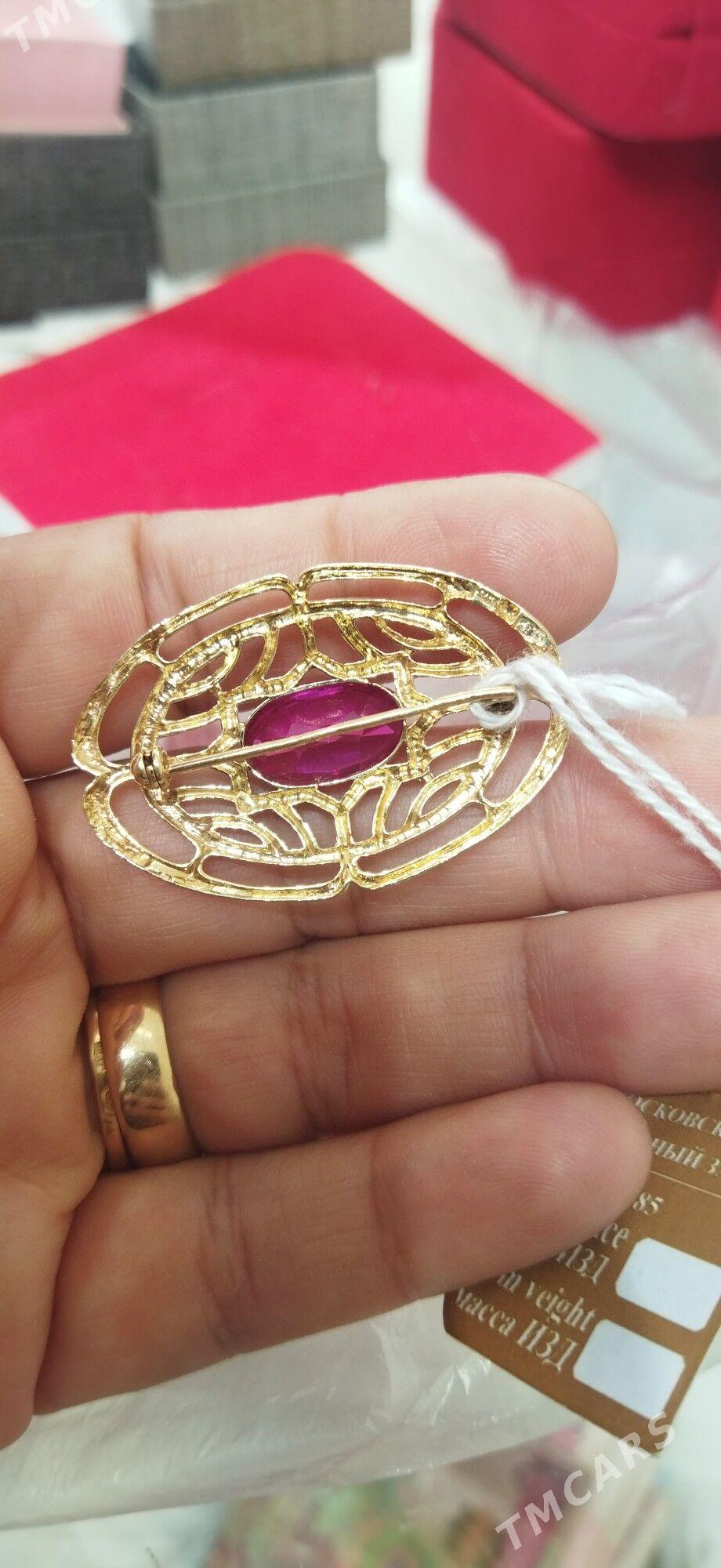 gyzyl broşka - Büzmeýin - img 4