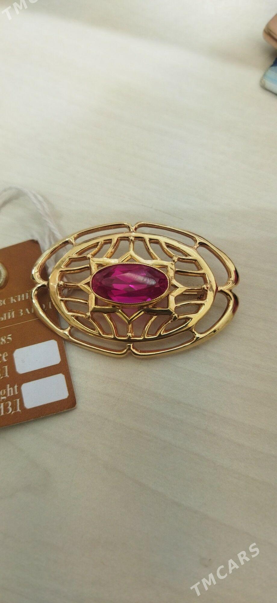 gyzyl broşka - Büzmeýin - img 5