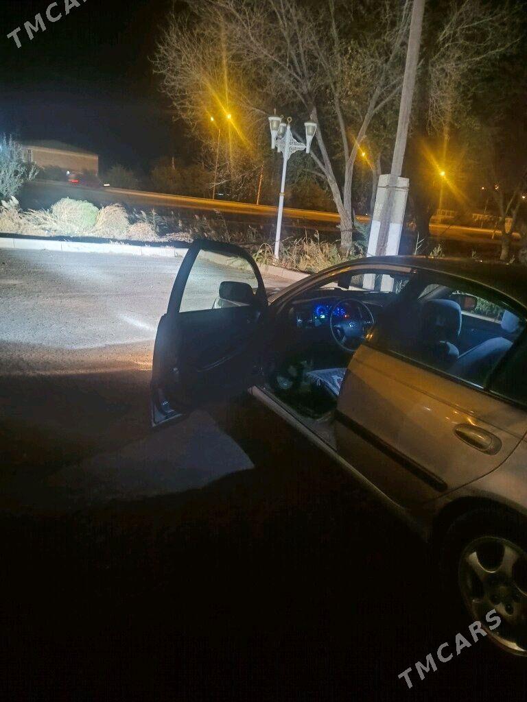 Toyota Avensis 2002 - 118 000 TMT - Дашогуз - img 4