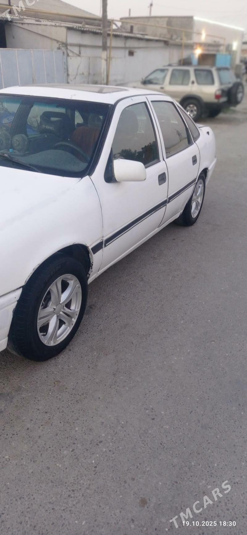 Opel Vectra 1990 - 32 000 TMT - Бахарден - img 4