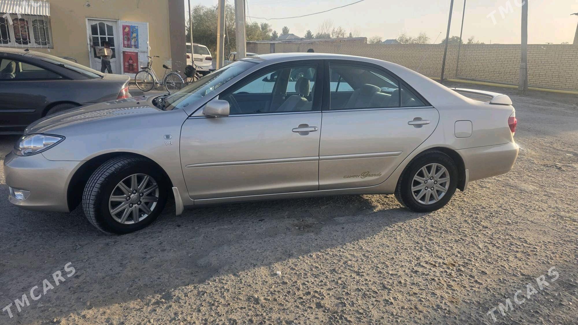 Toyota Camry 2004 - 195 000 TMT - Мары - img 9