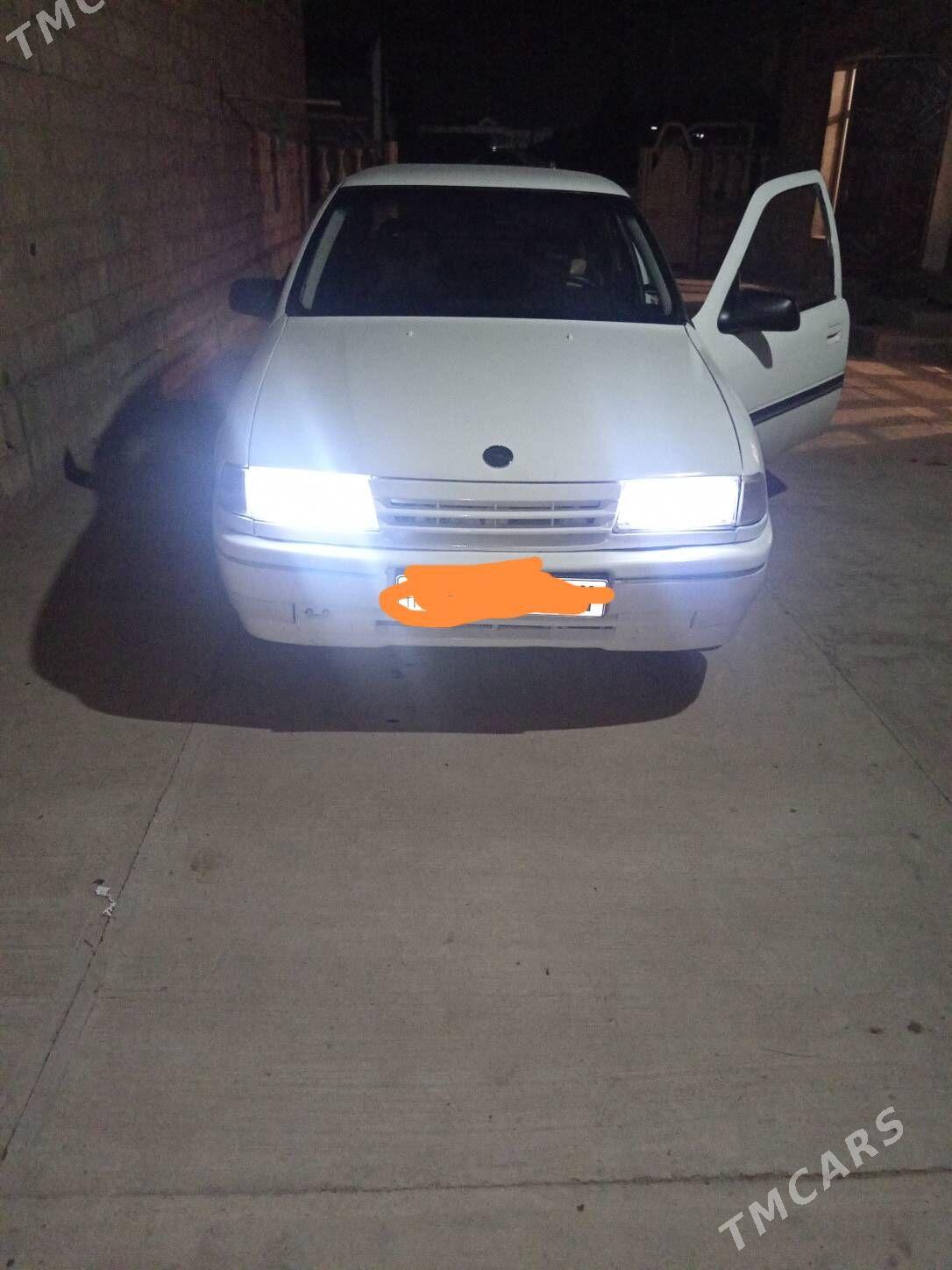 Opel Vectra 1989 - 38 000 TMT - Туркменбаши - img 4