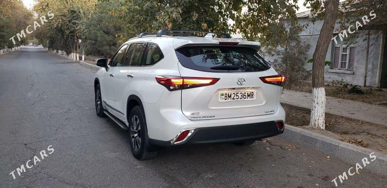 Toyota Highlander 2022 - 599 000 TMT - Байрамали - img 3