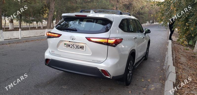 Toyota Highlander 2022 - 599 000 TMT - Байрамали - img 4