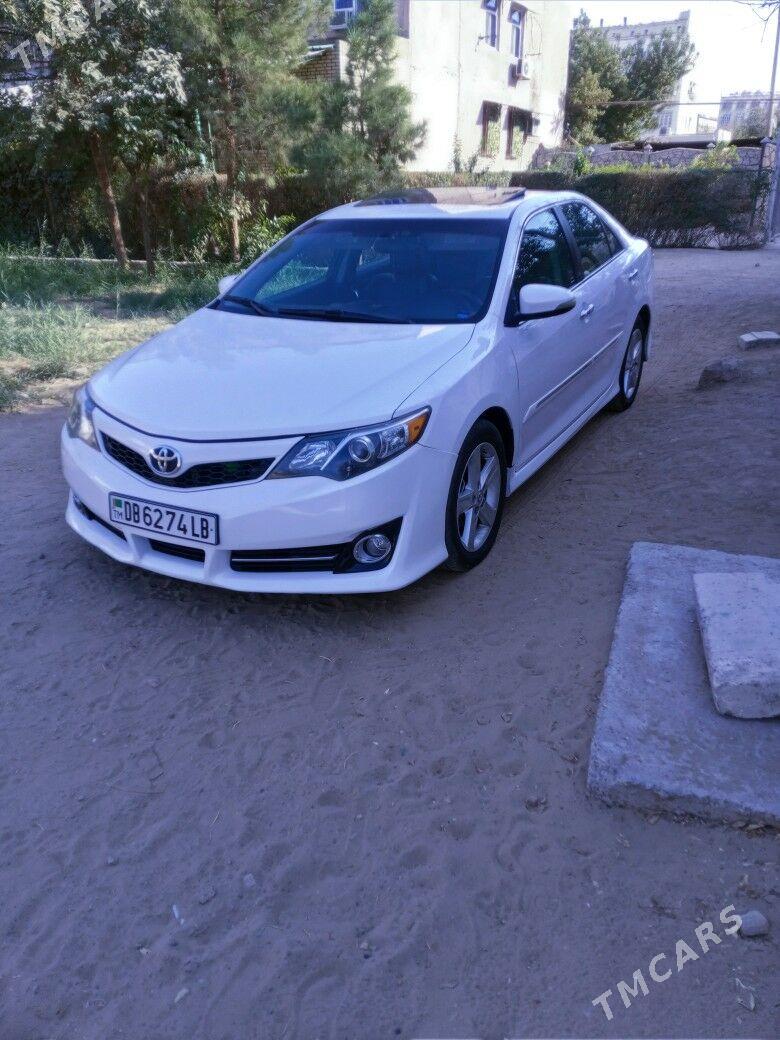 Toyota Camry 2014 - 240 000 TMT - Мары - img 4