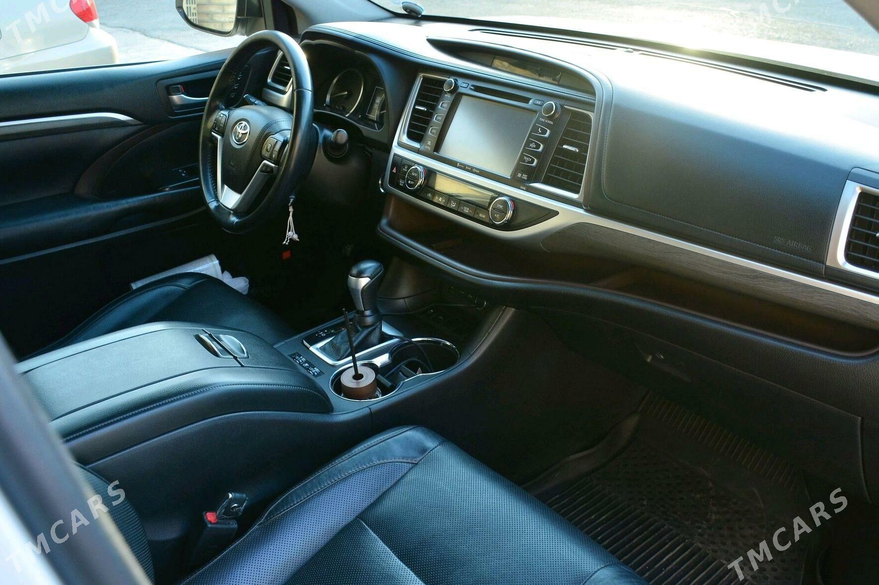 Toyota Highlander 2018 - 520 000 TMT - Мары - img 2