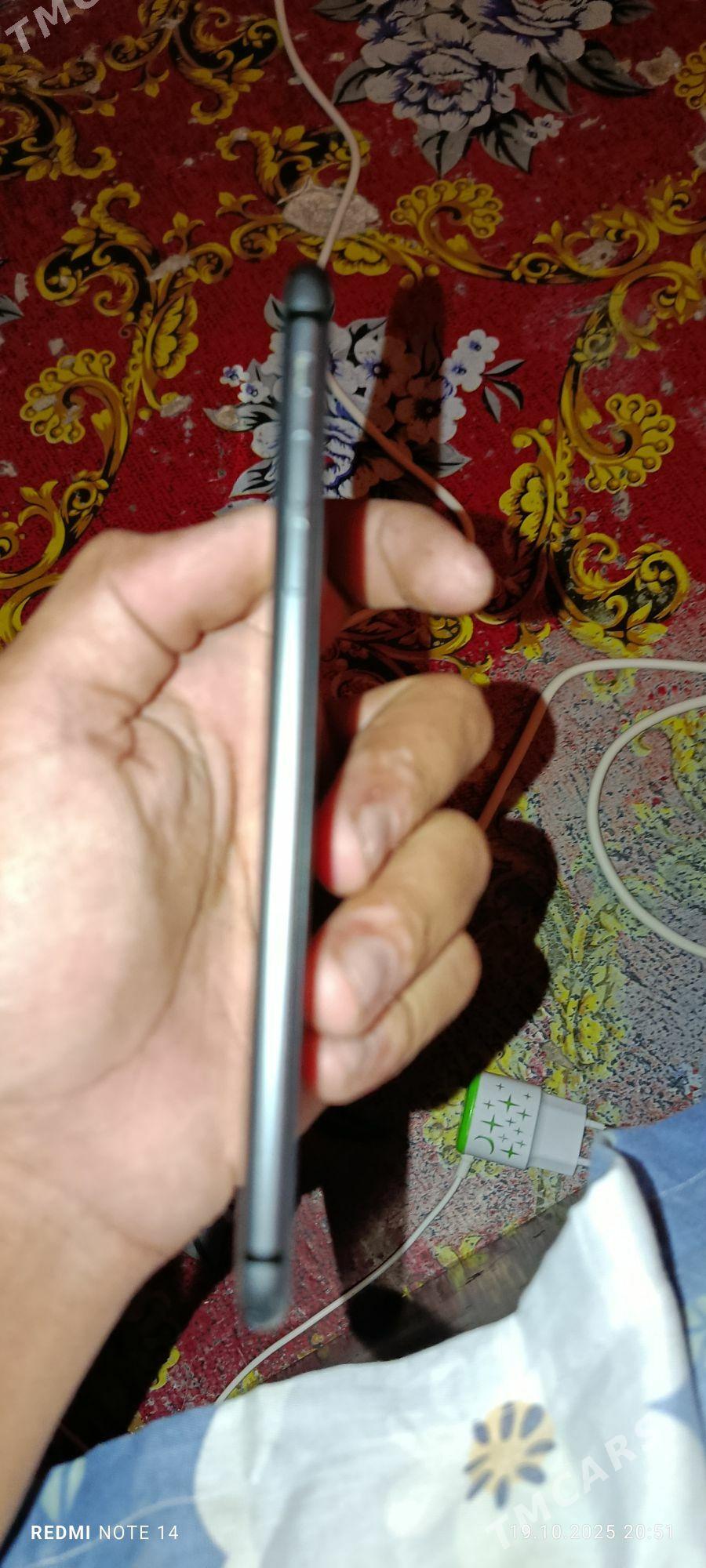 iPhone 8 plus - Чарджоу - img 3