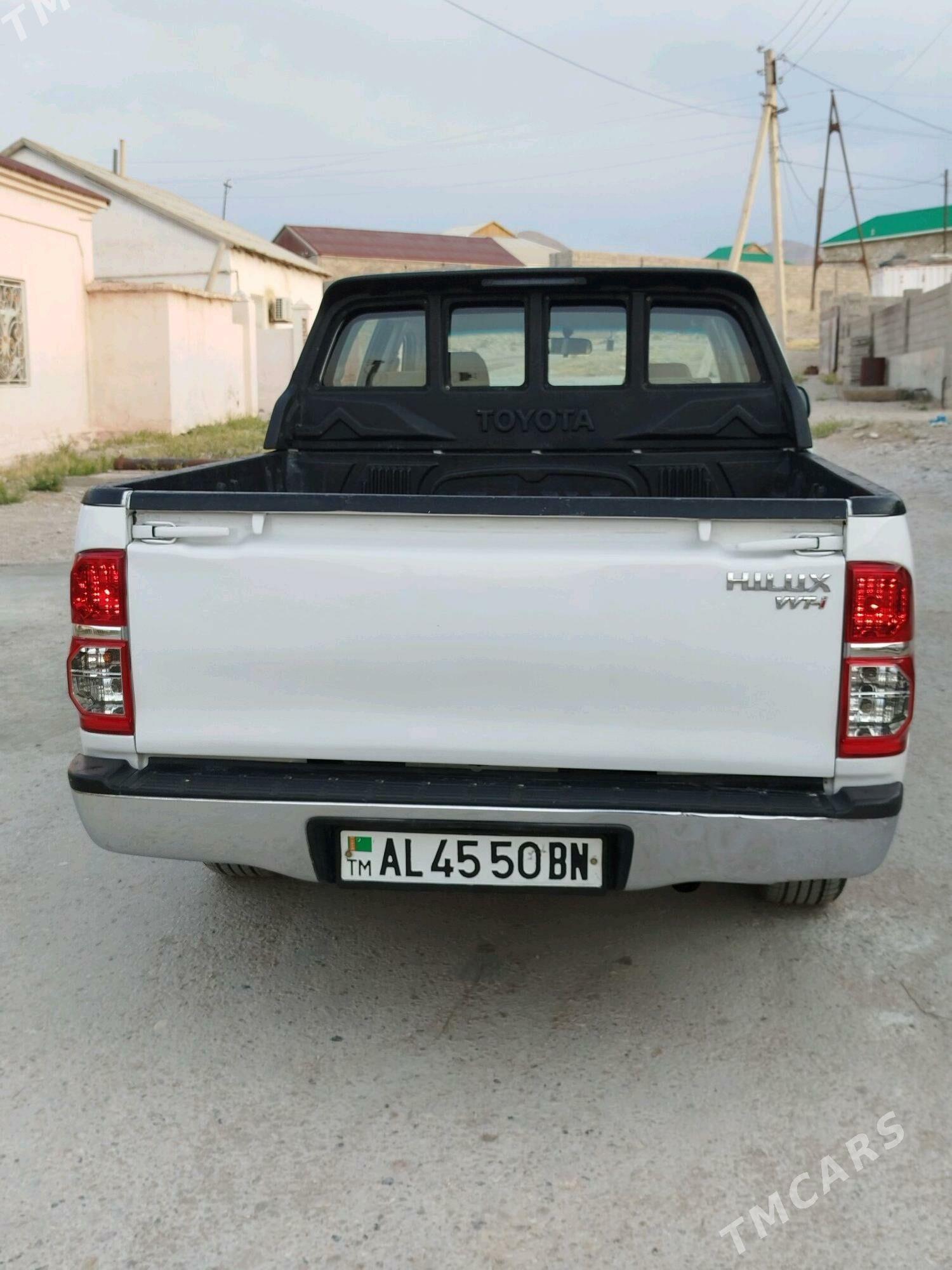 Toyota Hilux 2010 - 260 000 TMT - Balkanabat - img 4