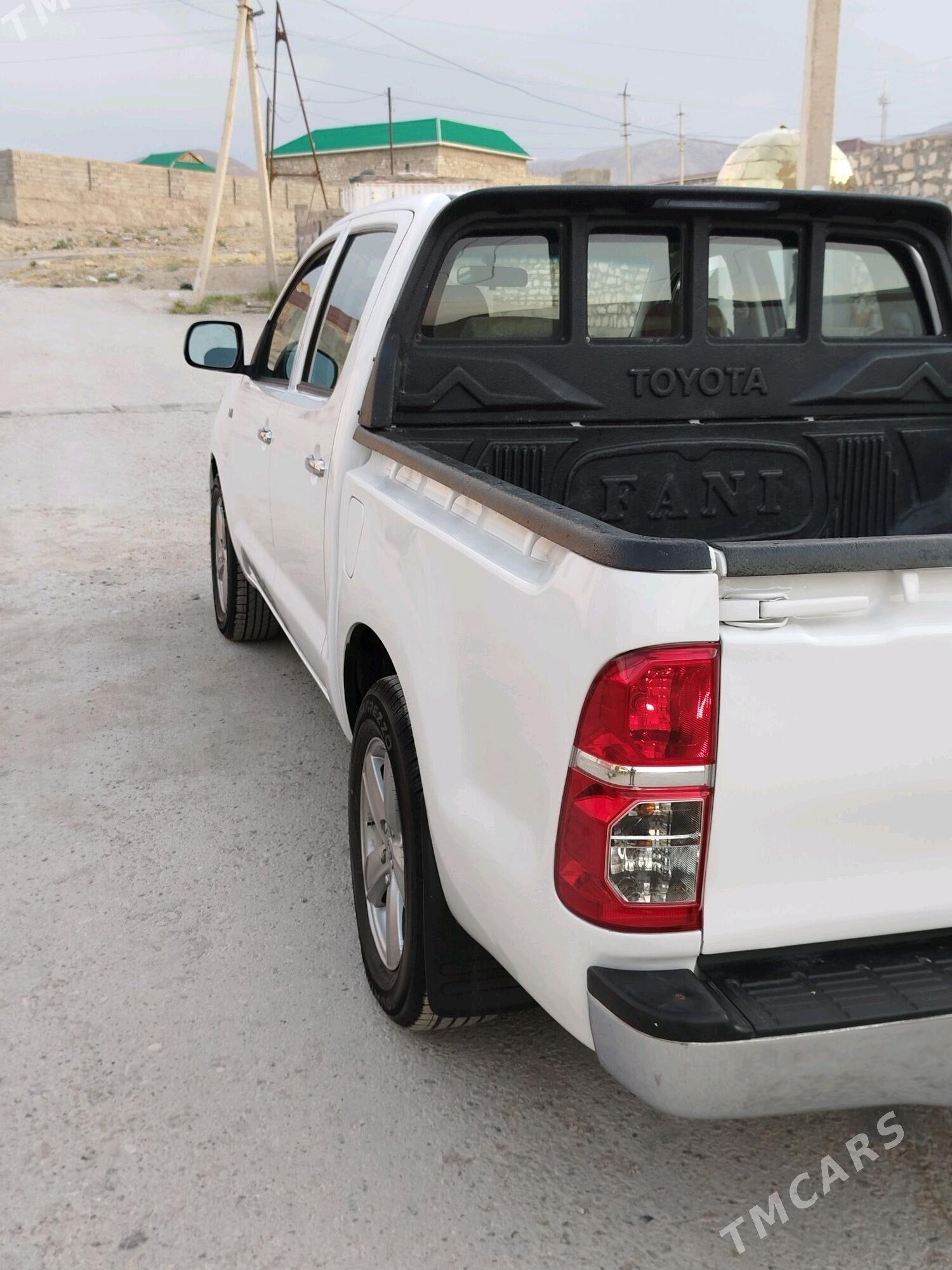 Toyota Hilux 2010 - 260 000 TMT - Balkanabat - img 3