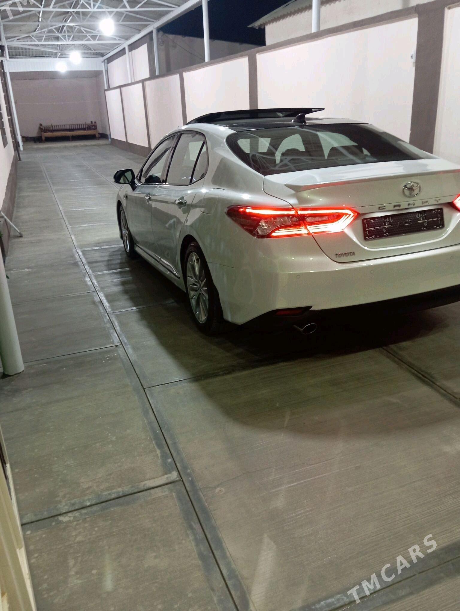 Toyota Camry 2021 - 570 000 TMT - Гарадамак Шор - img 9