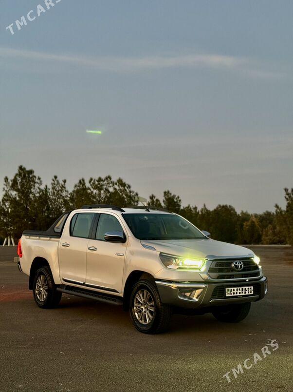Toyota Hilux 2022 - 595 000 TMT - Ашхабад - img 5