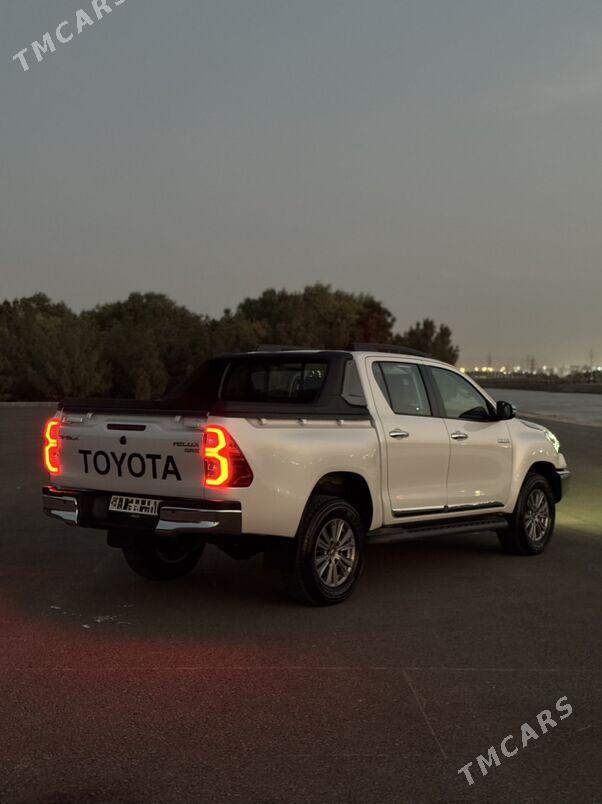 Toyota Hilux 2022 - 595 000 TMT - Ашхабад - img 2