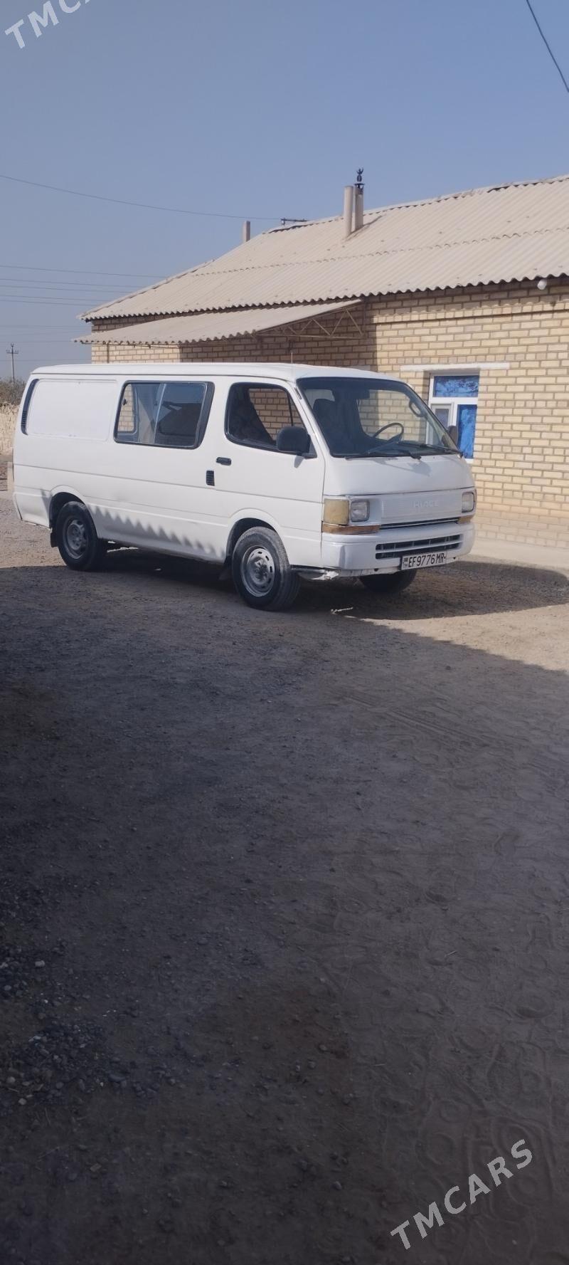 Toyota Hiace 1998 - 42 000 TMT - Мары - img 1