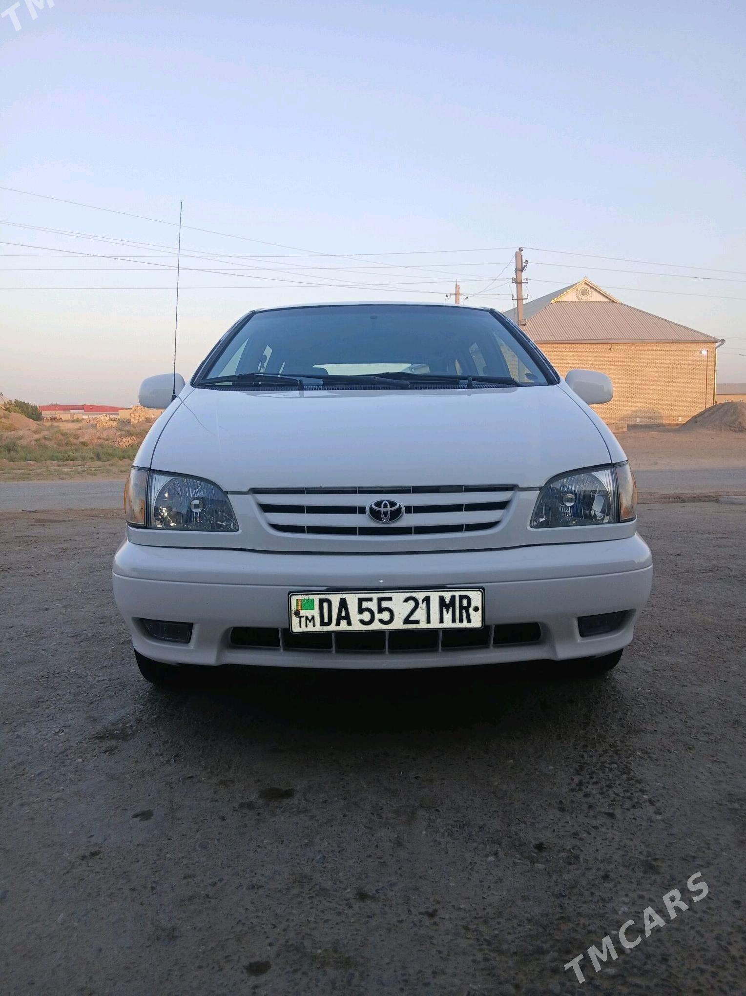 Toyota Sienna 2001 - 170 000 TMT - Мары - img 1