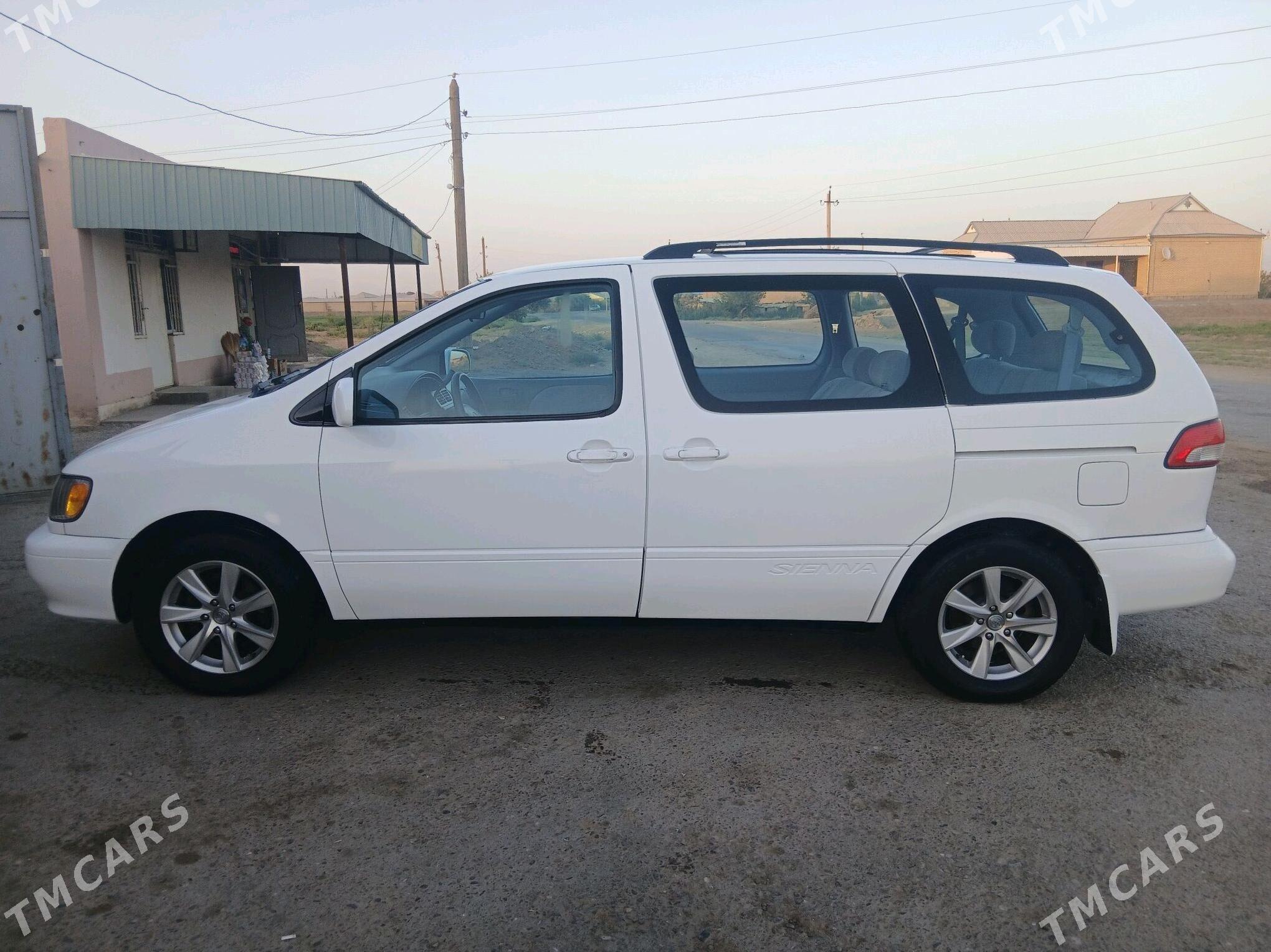 Toyota Sienna 2001 - 170 000 TMT - Мары - img 3