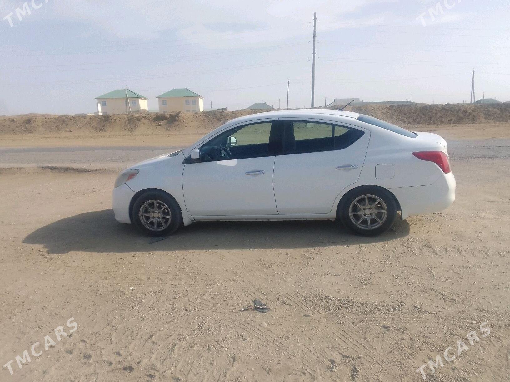 Nissan Versa 2011 - 80 000 TMT - Hazar - img 3