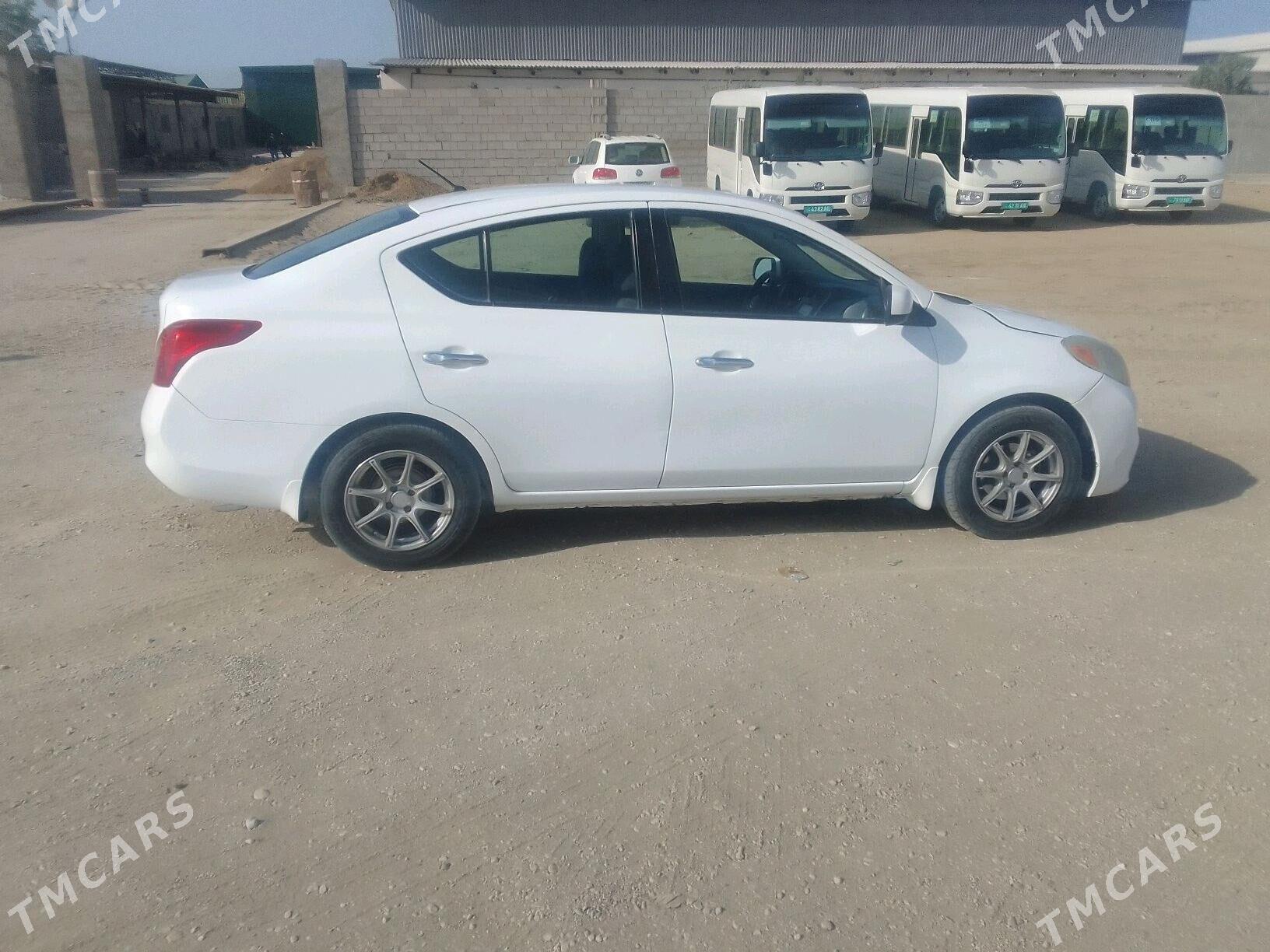 Nissan Versa 2011 - 80 000 TMT - Hazar - img 1