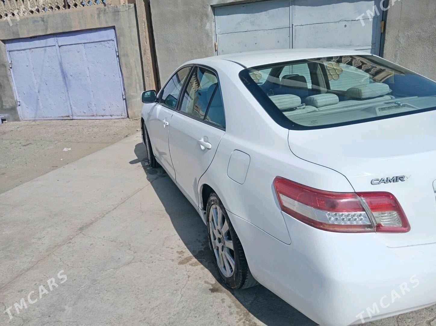 Toyota Camry 2010 - 130 000 TMT - Гумдаг - img 3