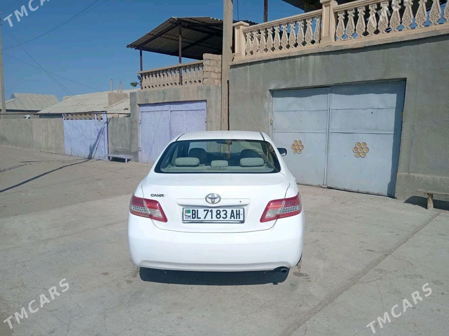 Toyota Camry 2010 - 130 000 TMT - Гумдаг - img 1