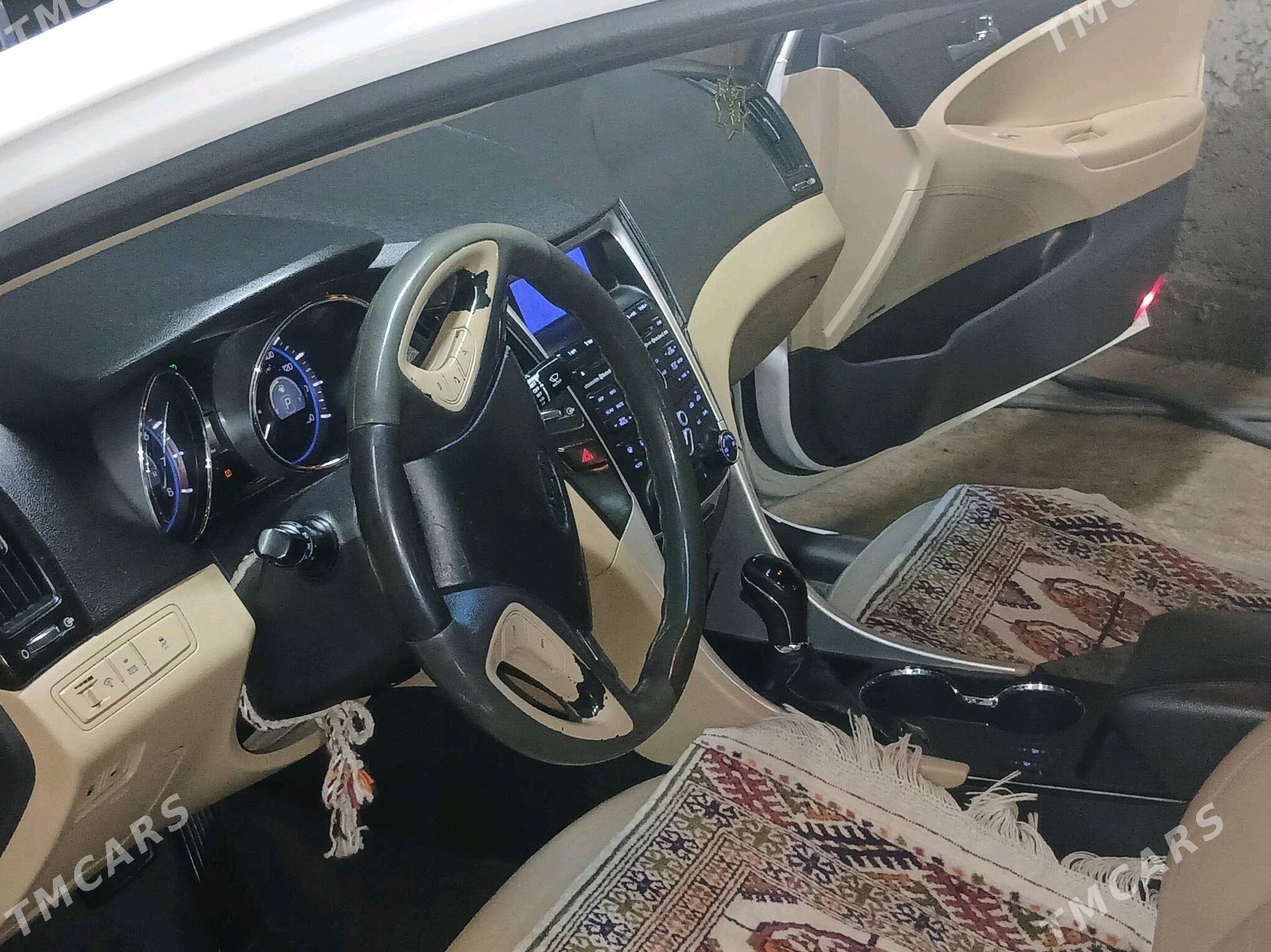 Hyundai Sonata 2011 - 160 000 TMT - Ак-Бугдайский этрап - img 2