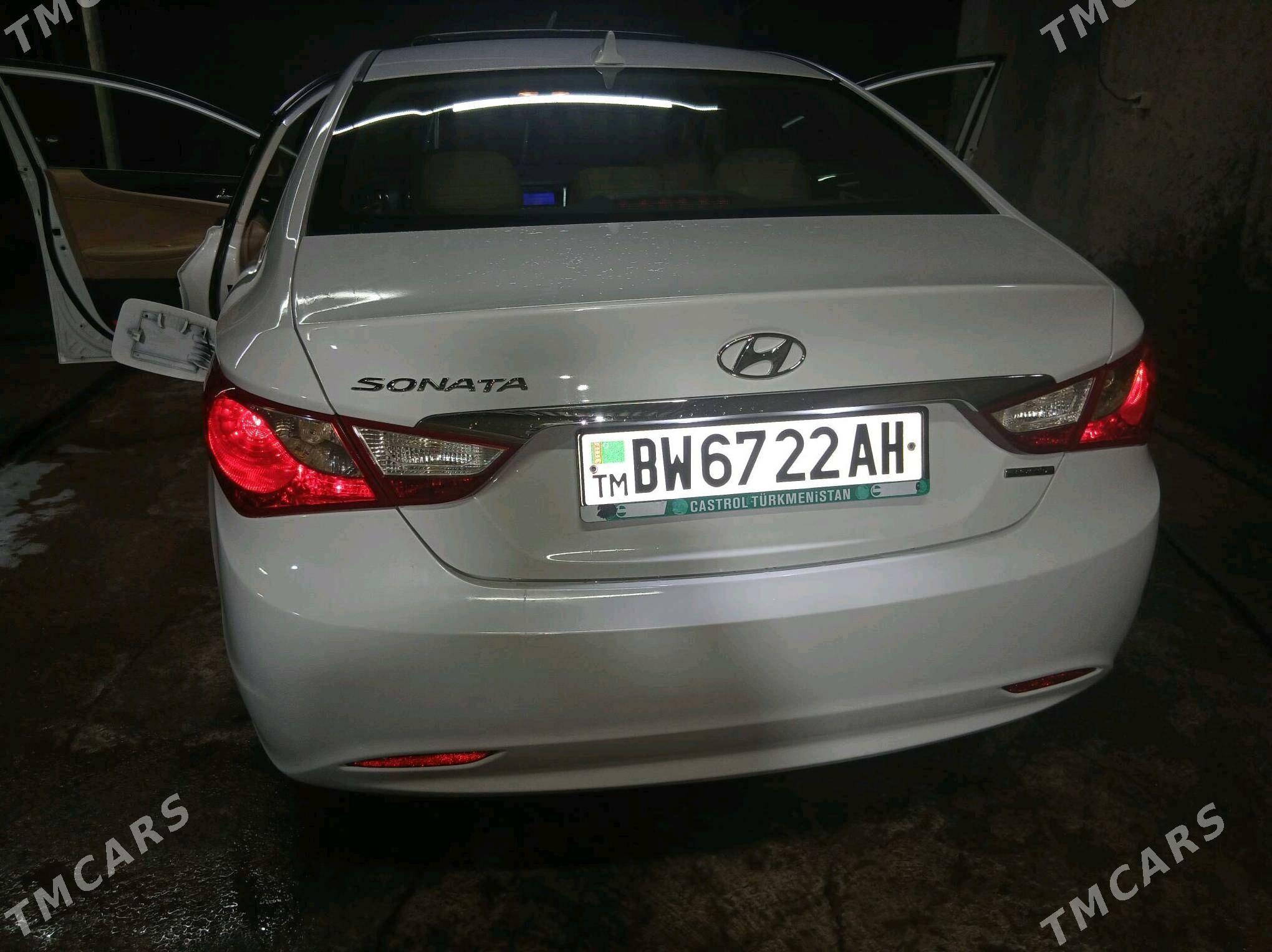 Hyundai Sonata 2011 - 160 000 TMT - Ак-Бугдайский этрап - img 4