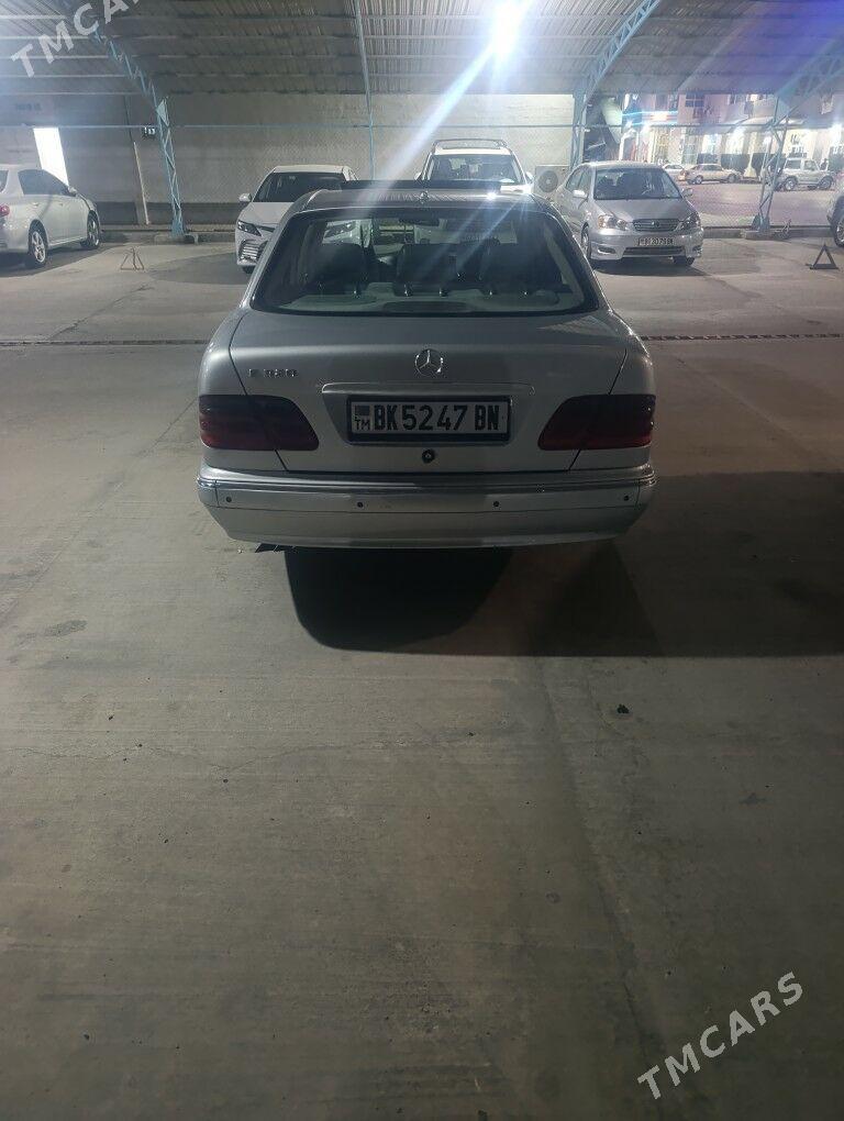 Mercedes-Benz E320 2000 - 115 000 TMT - Балканабат - img 7