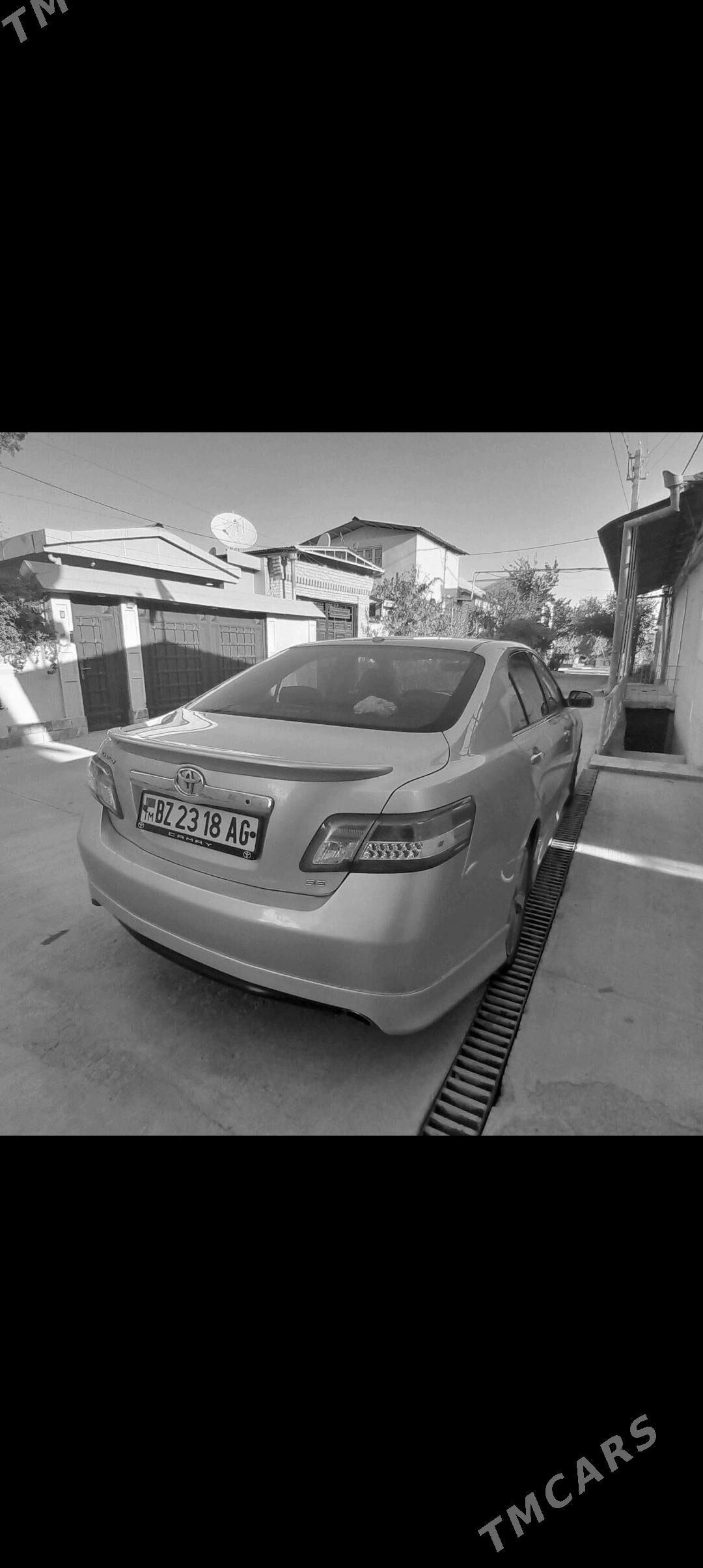 Toyota Camry 2010 - 270 000 TMT - Bäherden - img 4