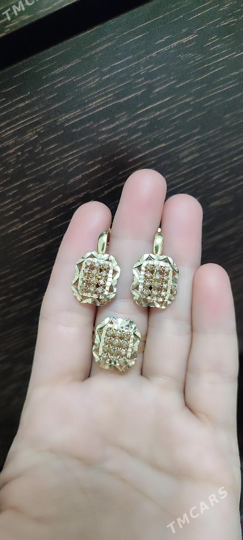 gyzyl kamplekt taze - Мир 2 - img 1