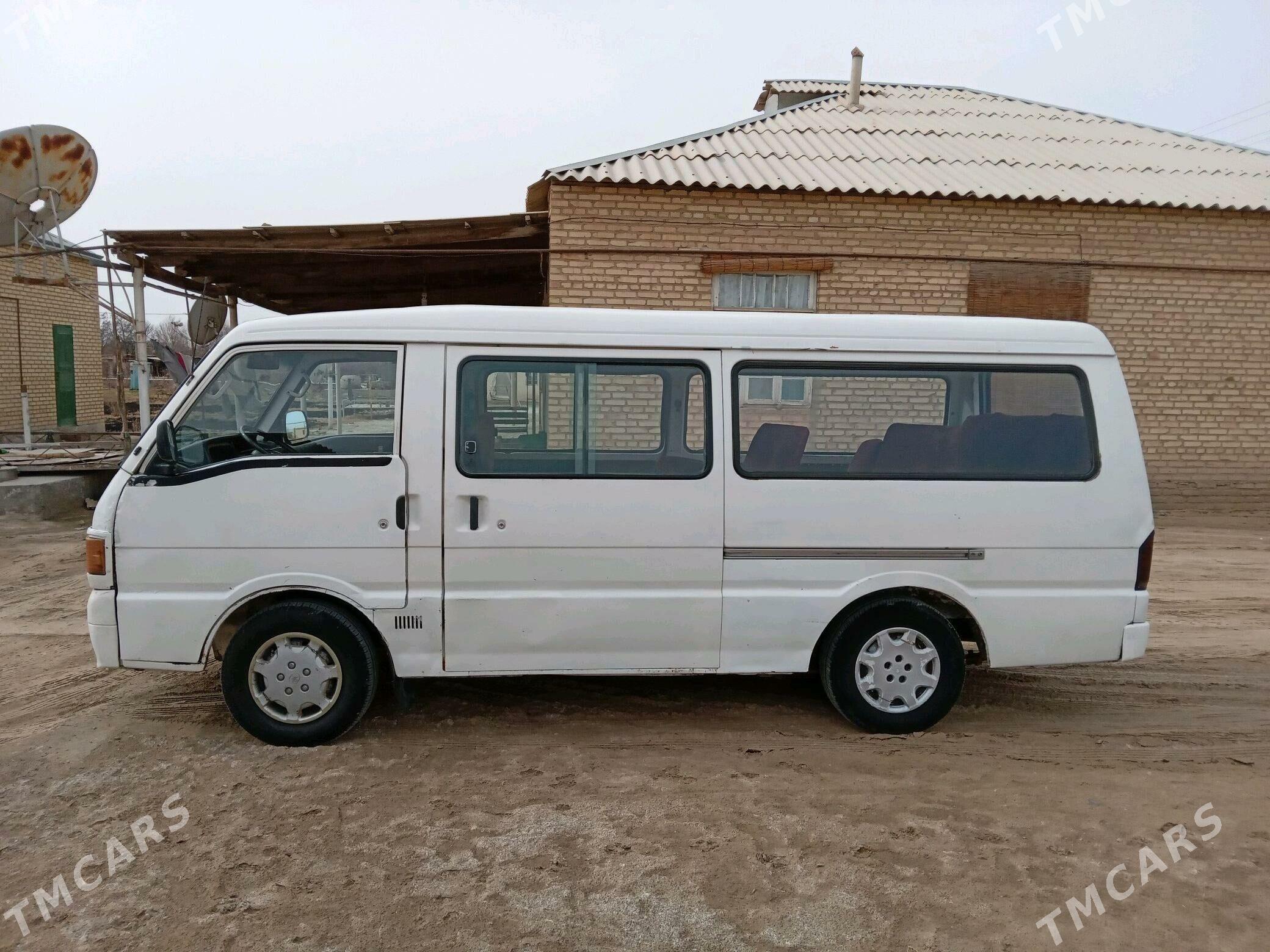 Toyota Hiace 1998 - 33 000 TMT - Mary - img 4