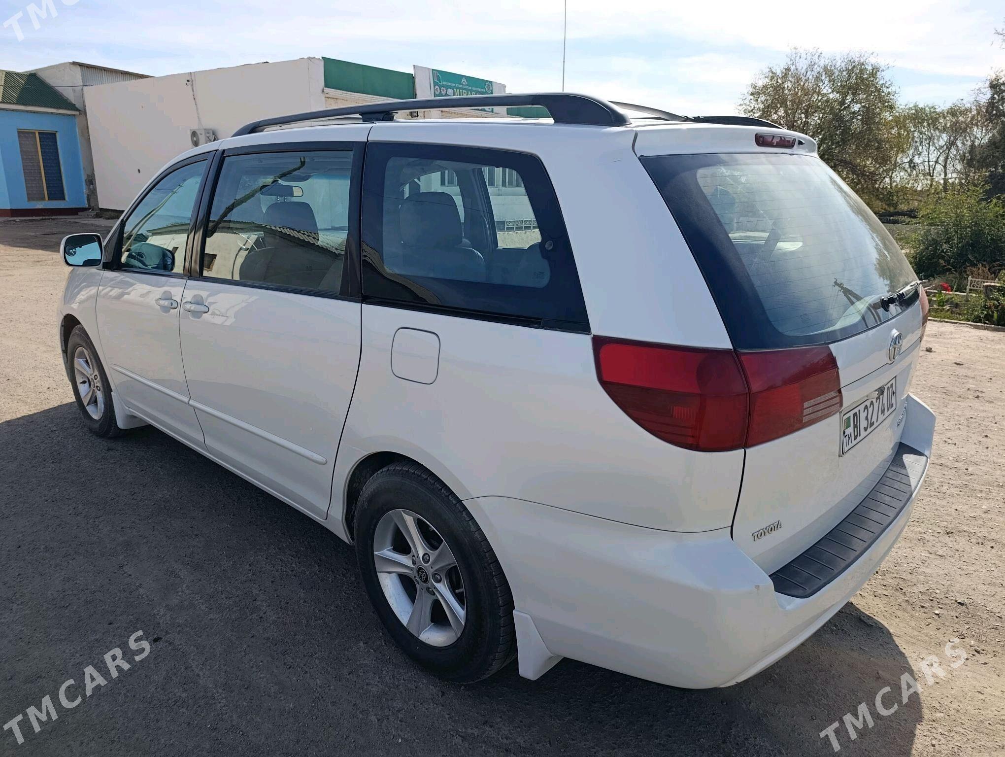 Toyota Sienna 2005 - 300 000 TMT - Köneürgenç - img 5