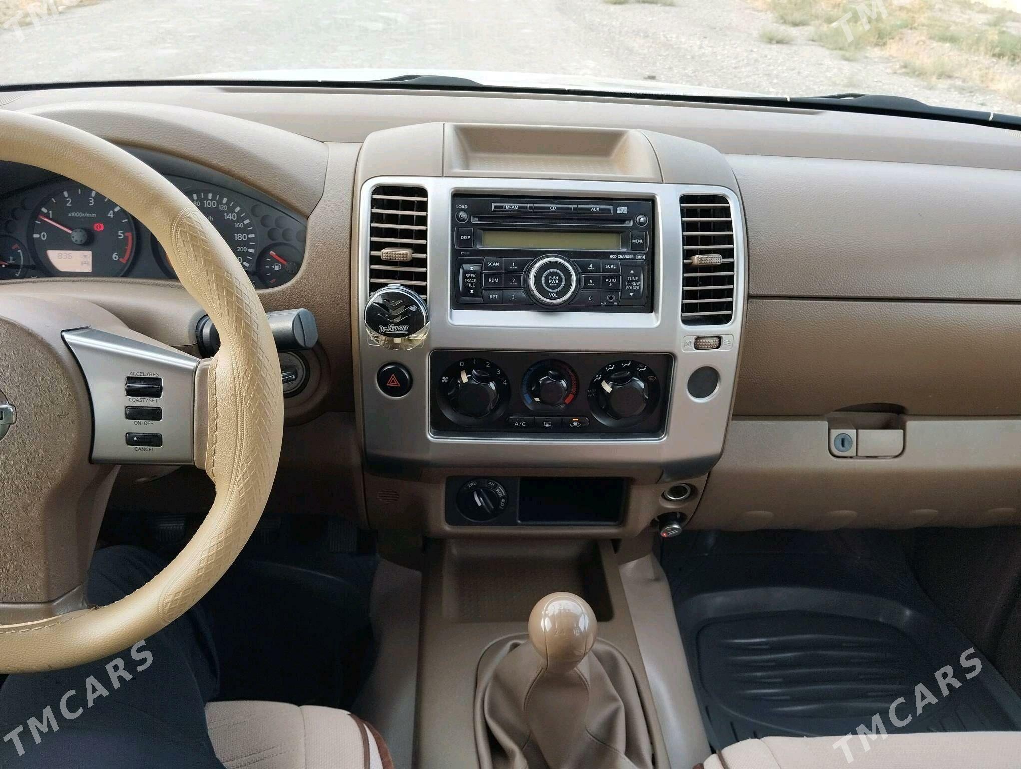 Nissan Navara 2014 - 200 000 TMT - Гызыларбат - img 3
