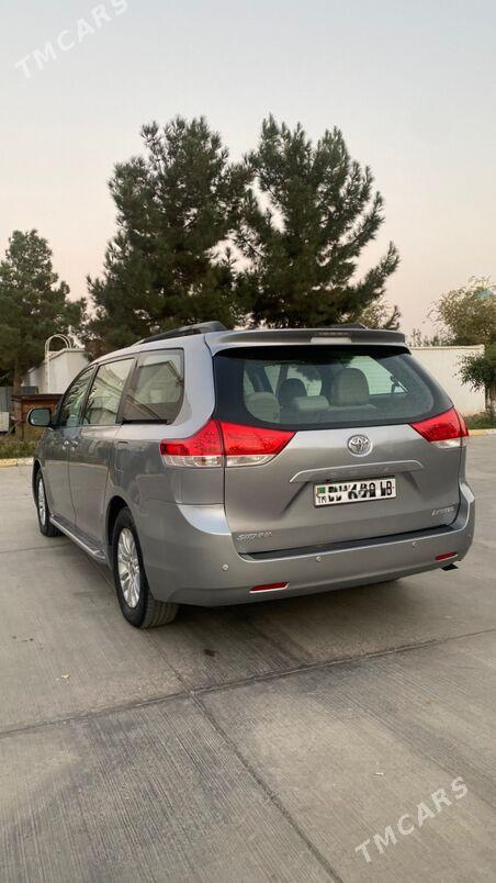 Toyota Sienna 2010 - 340 000 TMT - Туркменабат - img 1