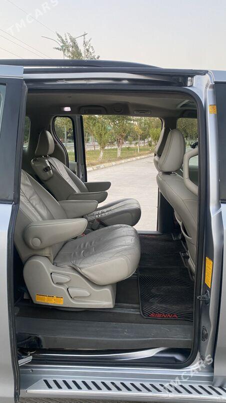 Toyota Sienna 2010 - 340 000 TMT - Туркменабат - img 9
